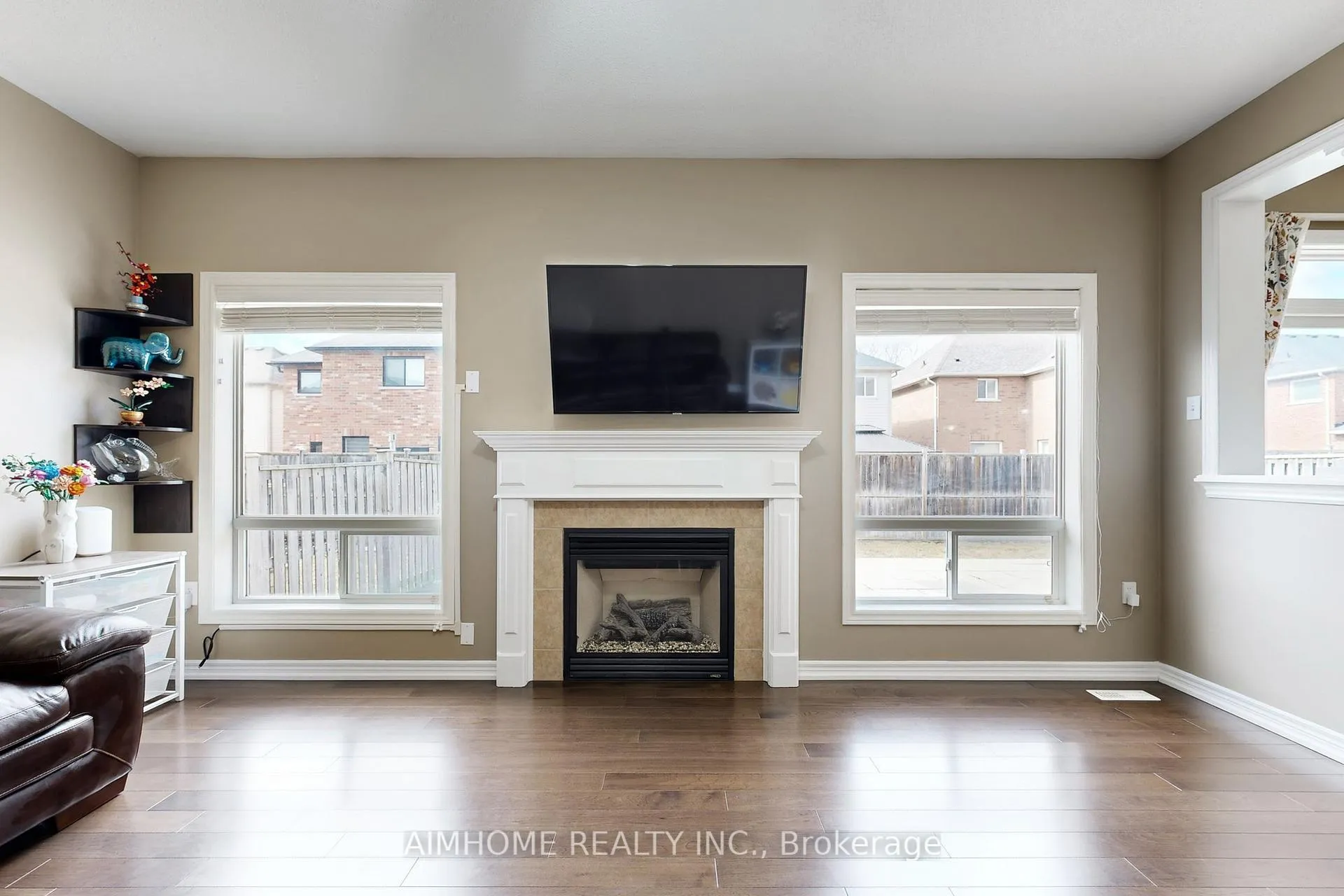 Photo 10 of 8 Brookhurst Avenue, Georgina, Keswick South — HOMEH
