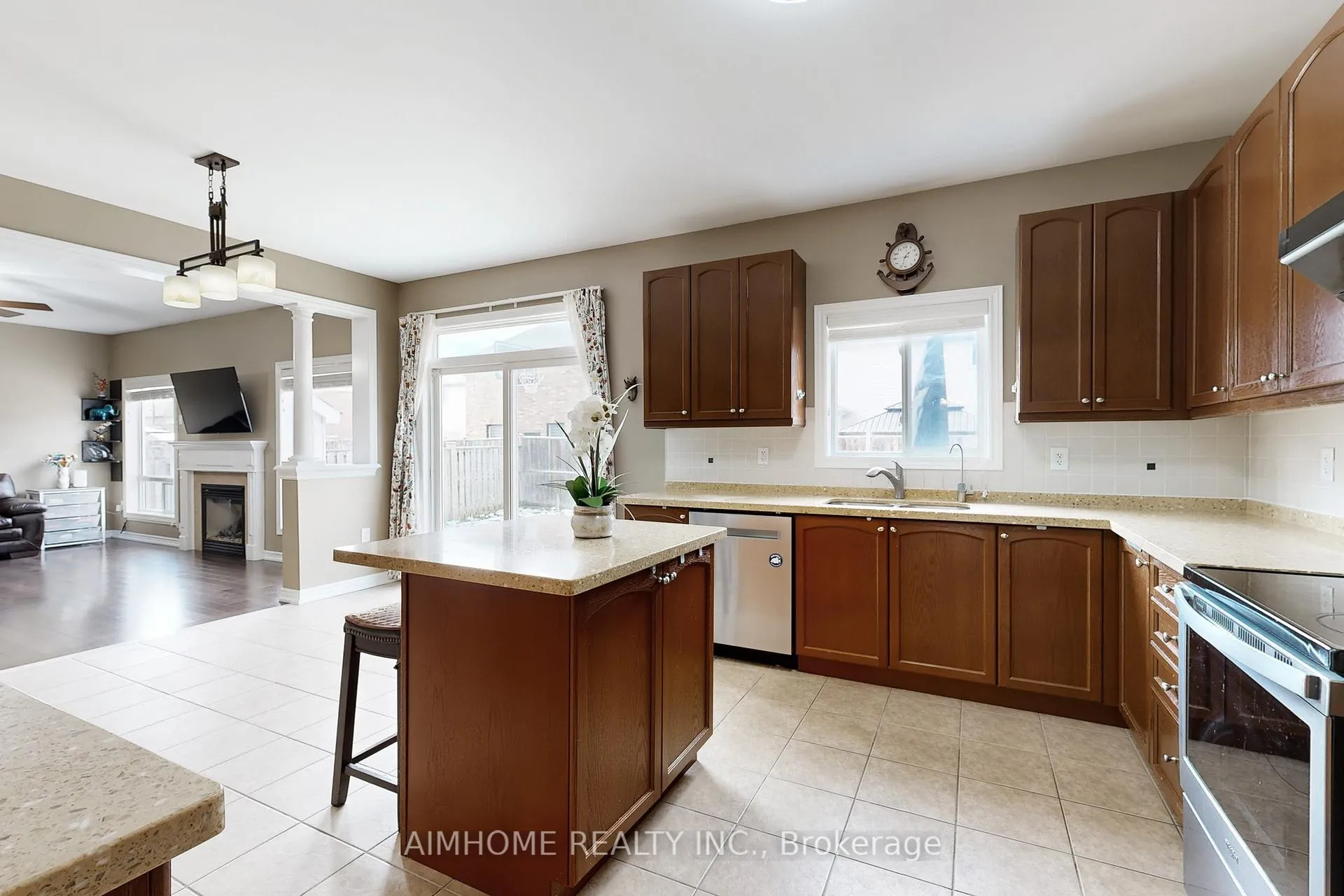 Photo 16 of 8 Brookhurst Avenue, Georgina, Keswick South — HOMEH