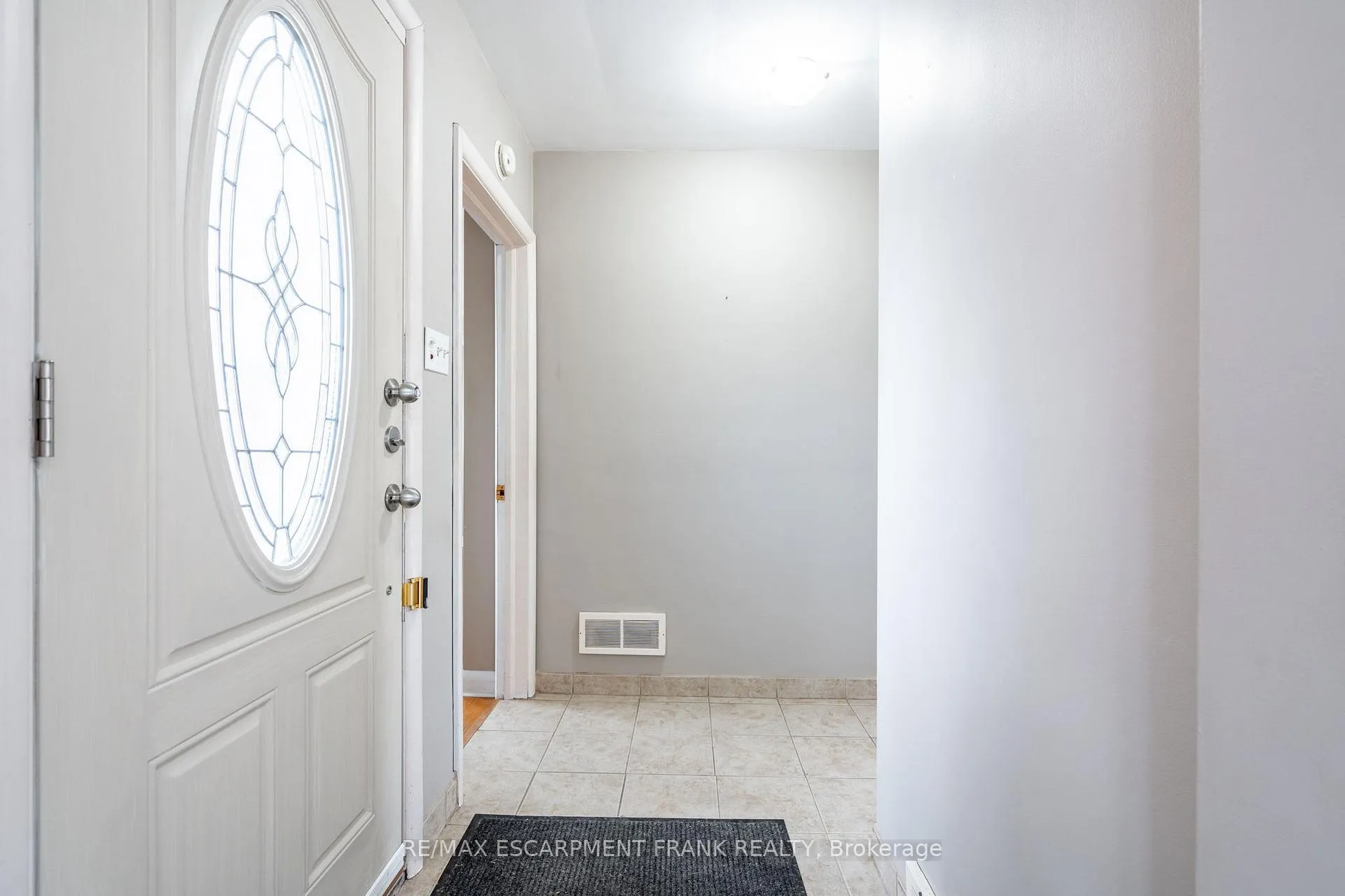 Photo 5 of 209 Nash Road N, Hamilton, Kentley — HOMEH