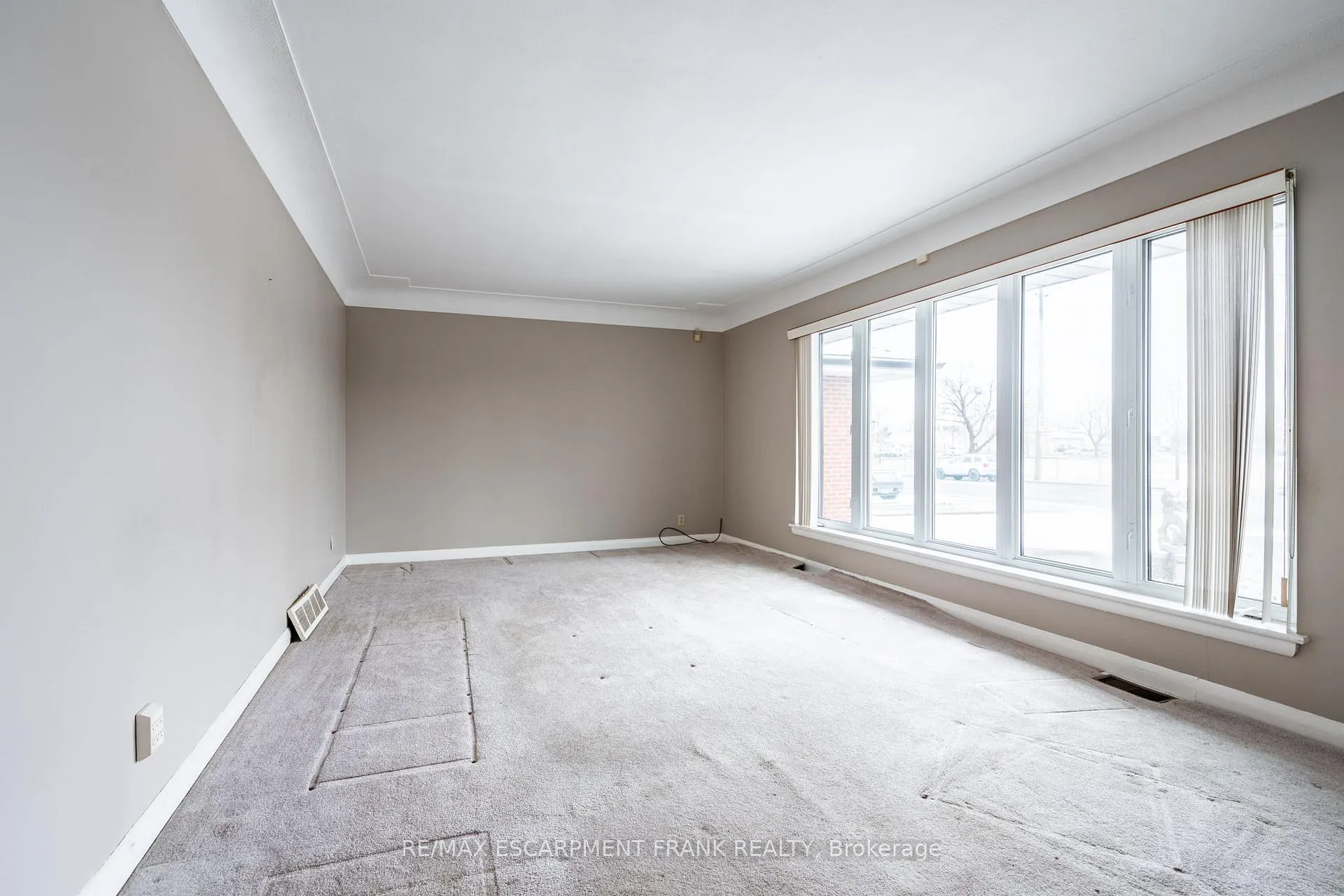Photo 7 of 209 Nash Road N, Hamilton, Kentley — HOMEH