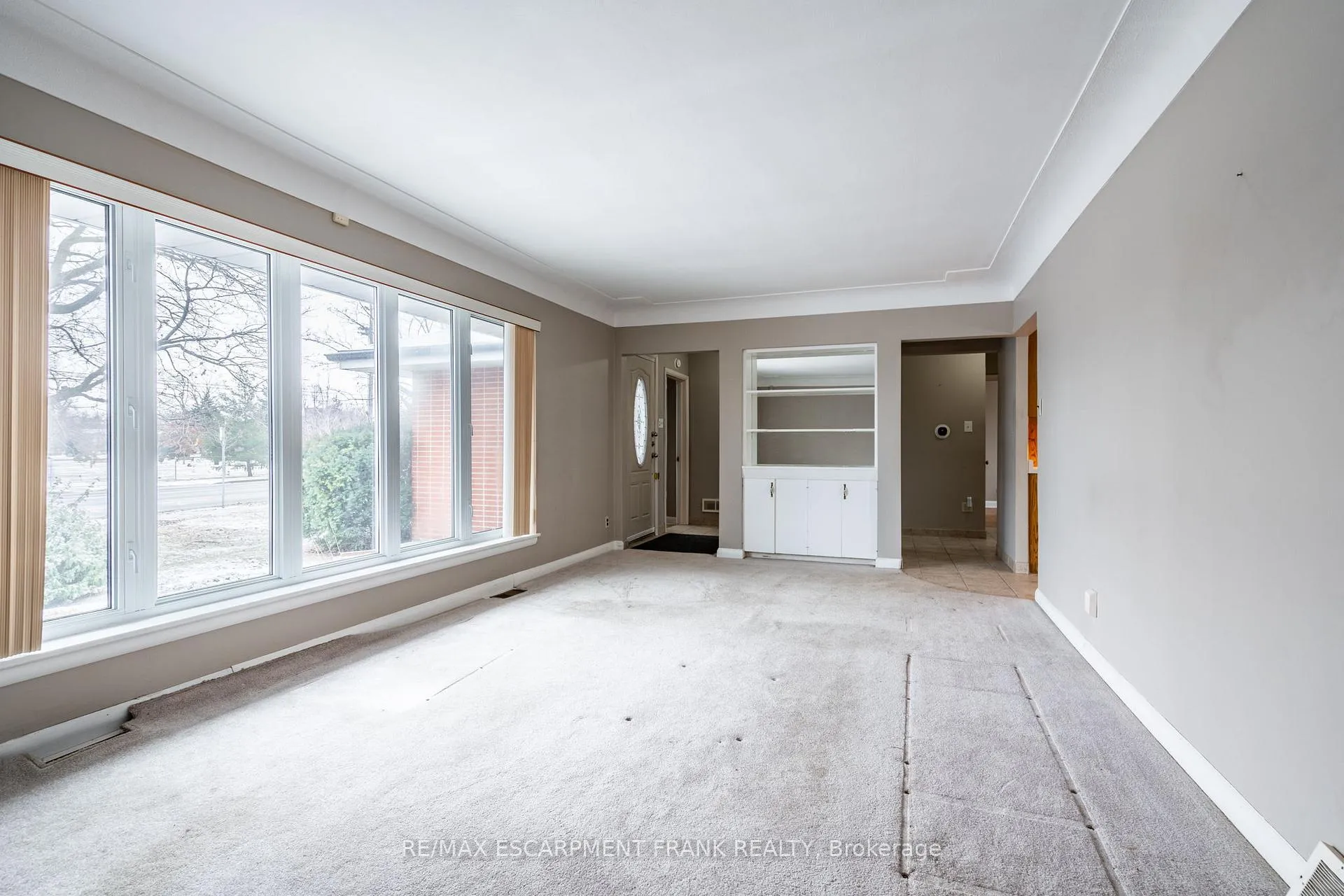 Photo 8 of 209 Nash Road N, Hamilton, Kentley — HOMEH