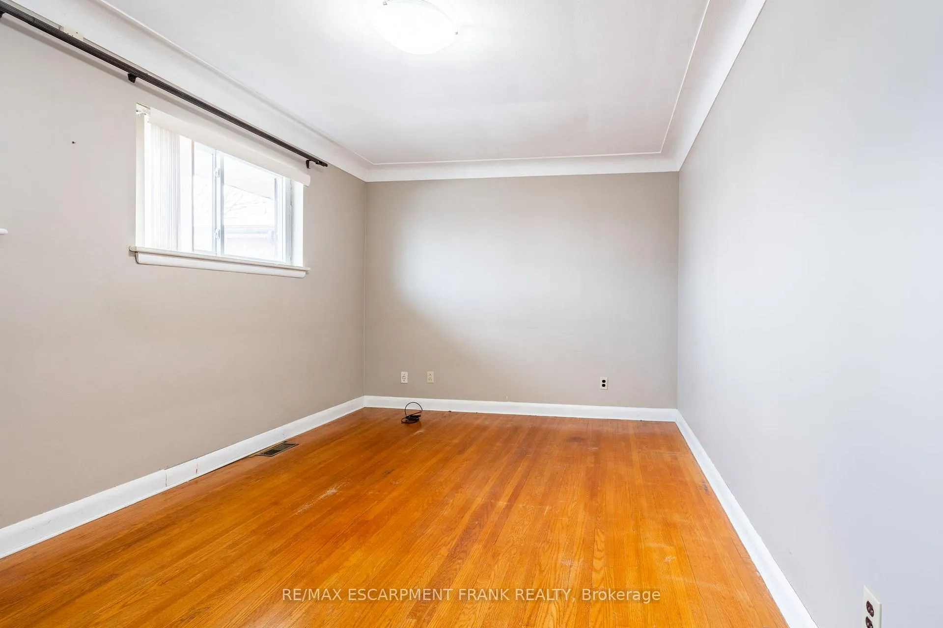Photo 9 of 209 Nash Road N, Hamilton, Kentley — HOMEH