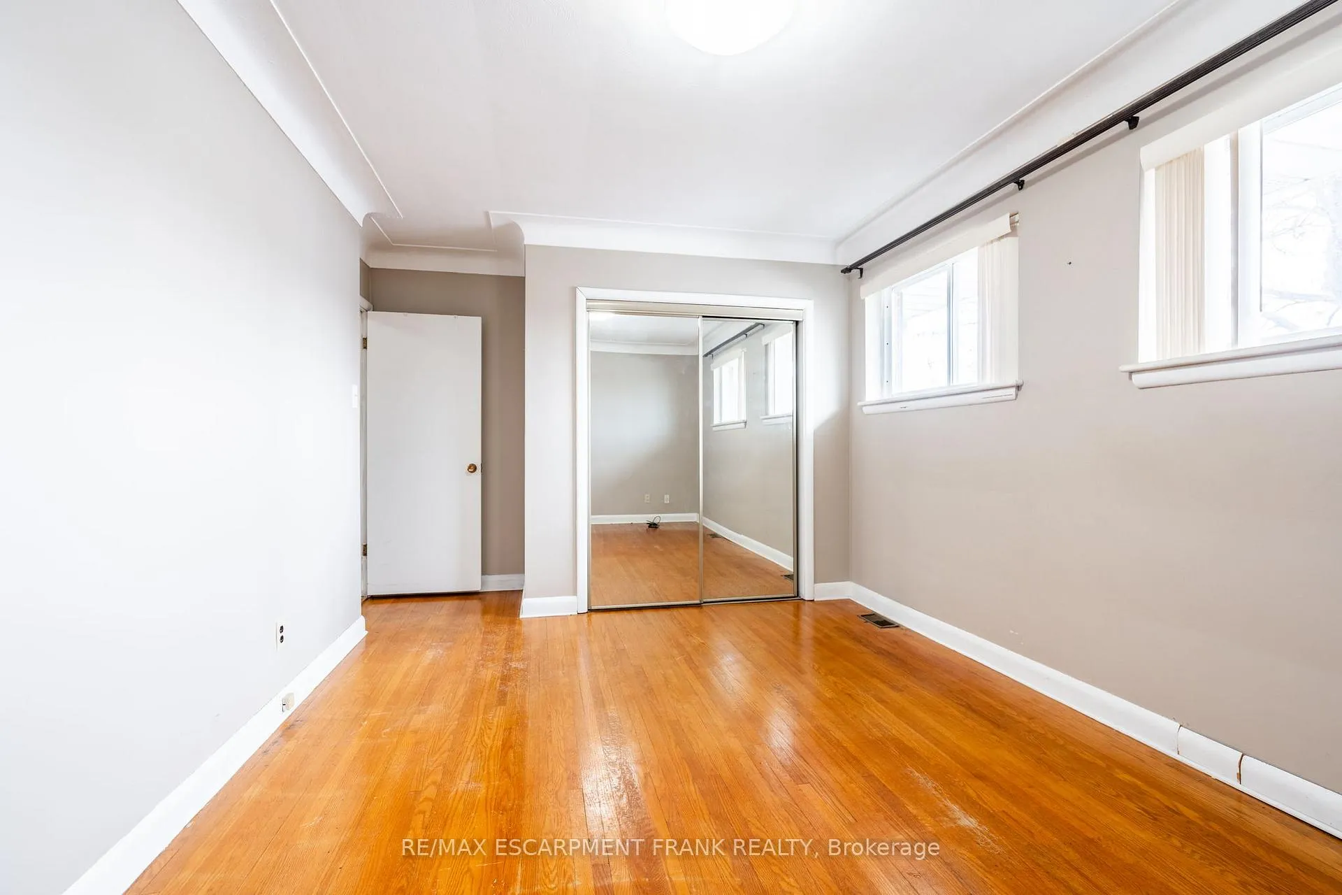 Photo 10 of 209 Nash Road N, Hamilton, Kentley — HOMEH