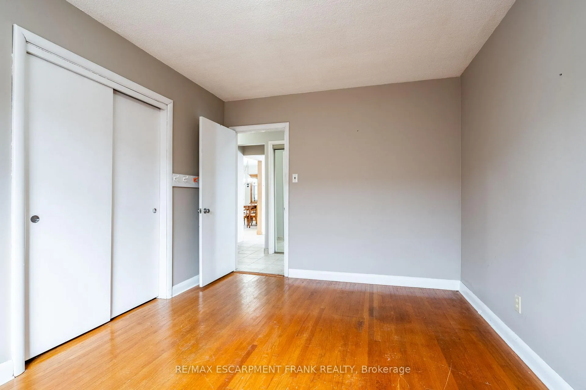 Photo 12 of 209 Nash Road N, Hamilton, Kentley — HOMEH