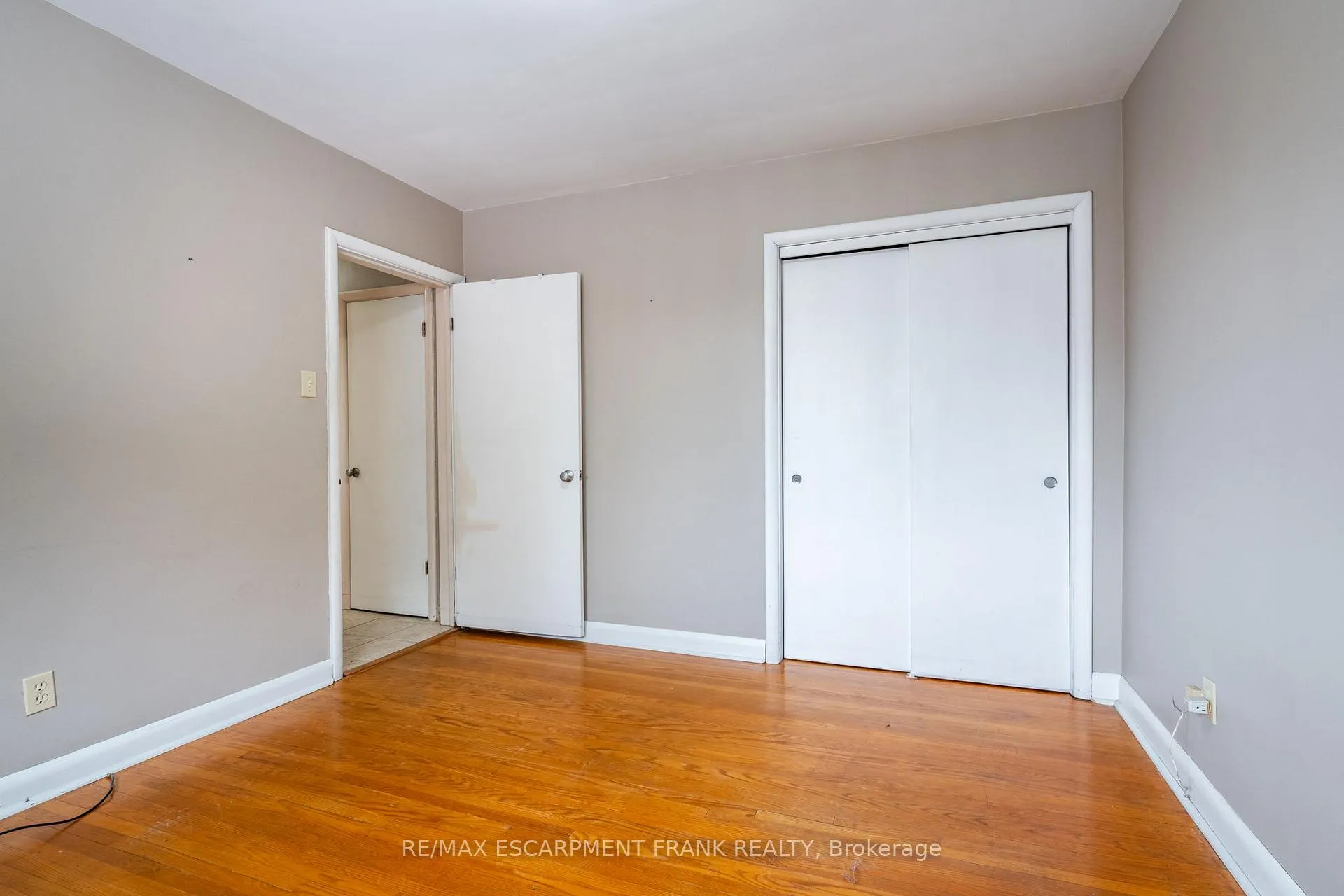 Photo 14 of 209 Nash Road N, Hamilton, Kentley — HOMEH