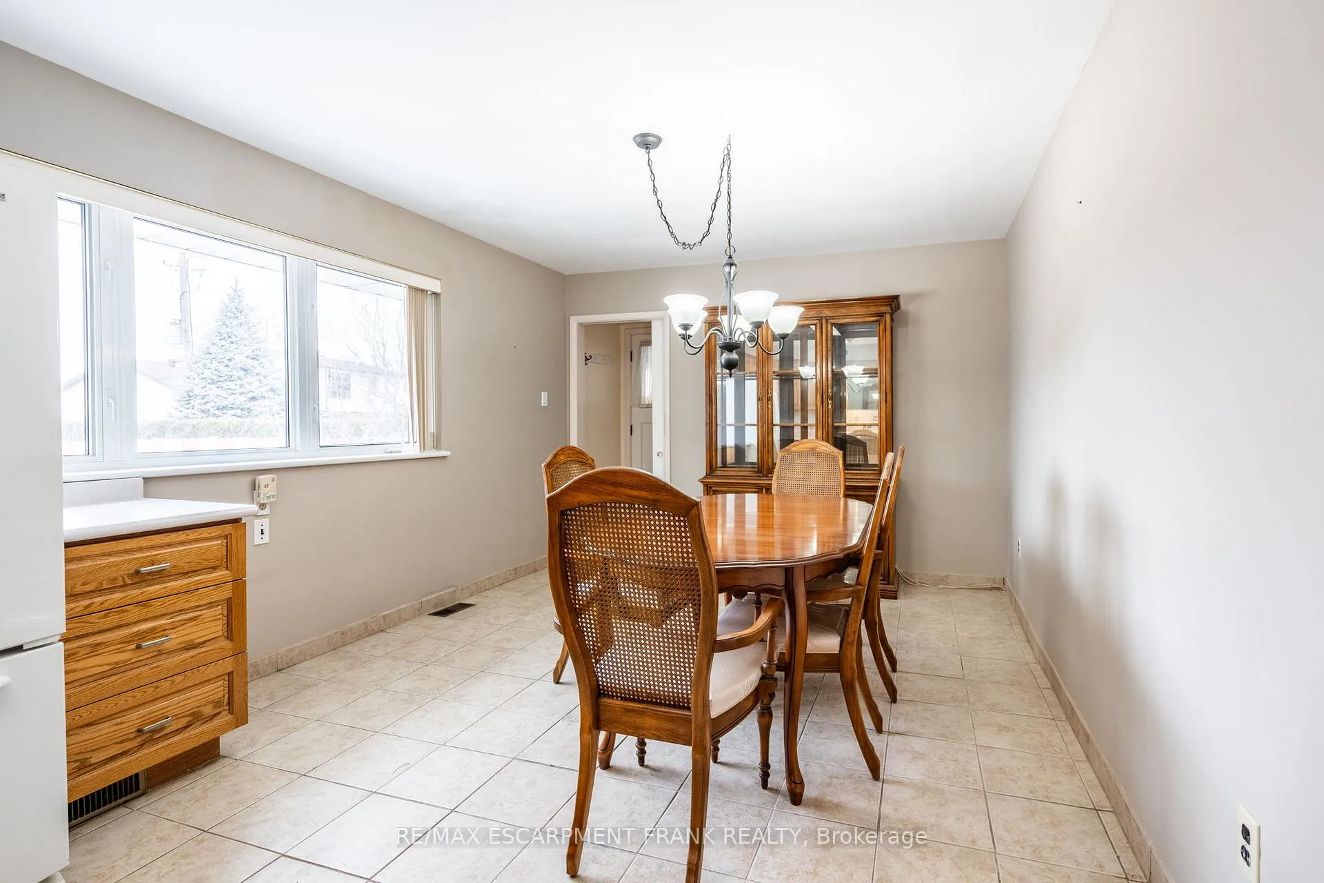 Photo 16 of 209 Nash Road N, Hamilton, Kentley — HOMEH