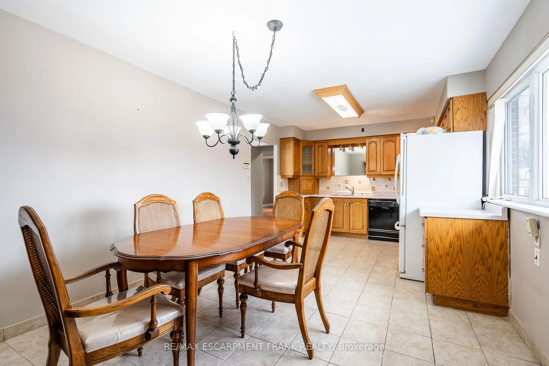 Photo 17 of 209 Nash Road N, Hamilton, Kentley — HOMEH