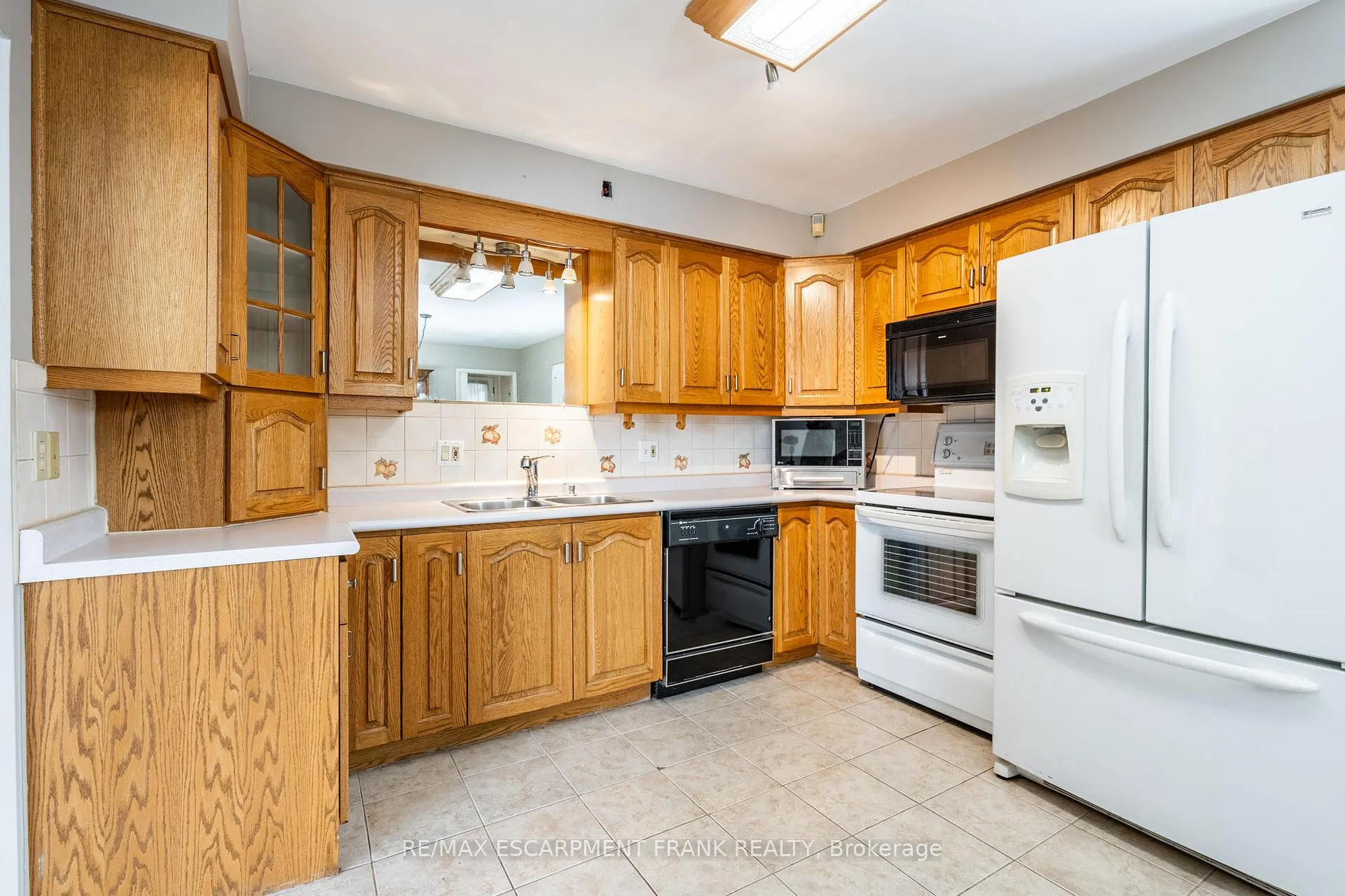 Photo 19 of 209 Nash Road N, Hamilton, Kentley — HOMEH