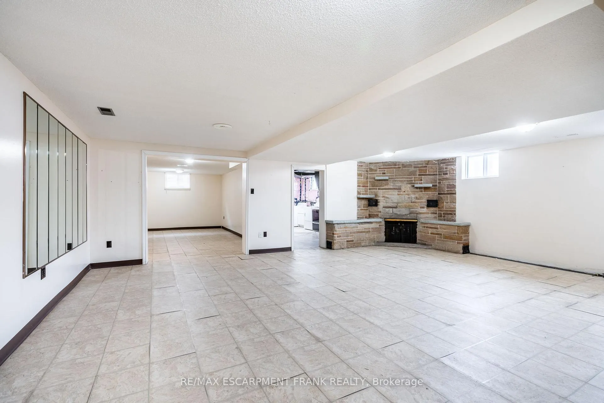 Photo 20 of 209 Nash Road N, Hamilton, Kentley — HOMEH