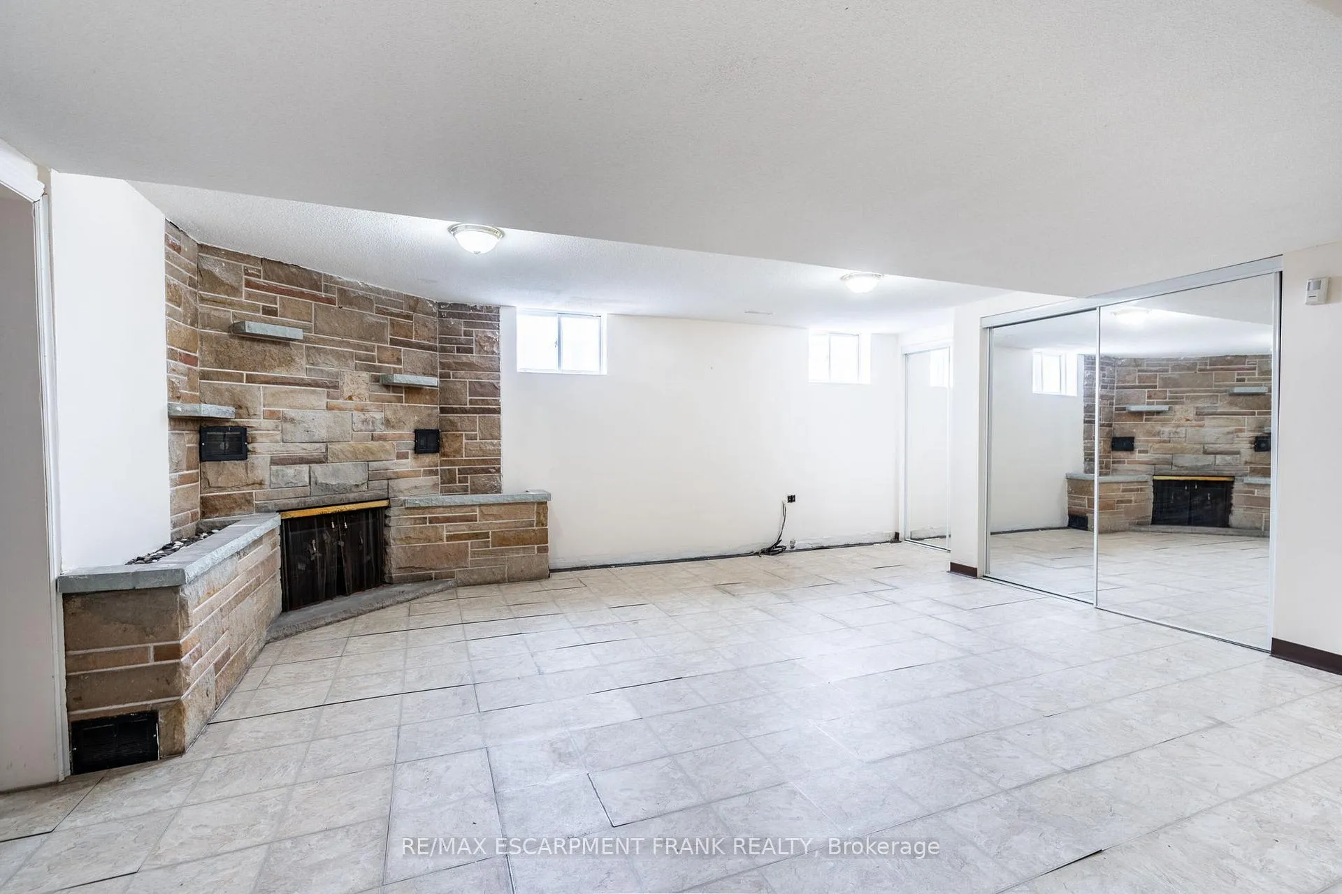 Photo 22 of 209 Nash Road N, Hamilton, Kentley — HOMEH