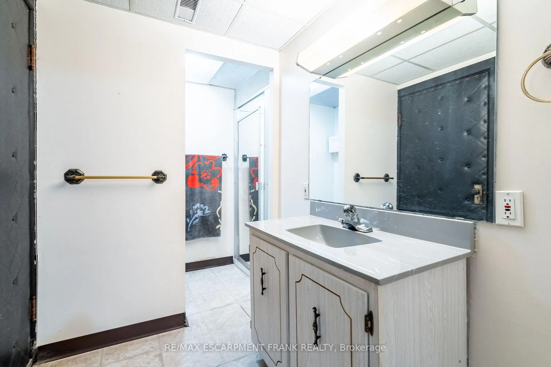 Photo 26 of 209 Nash Road N, Hamilton, Kentley — HOMEH