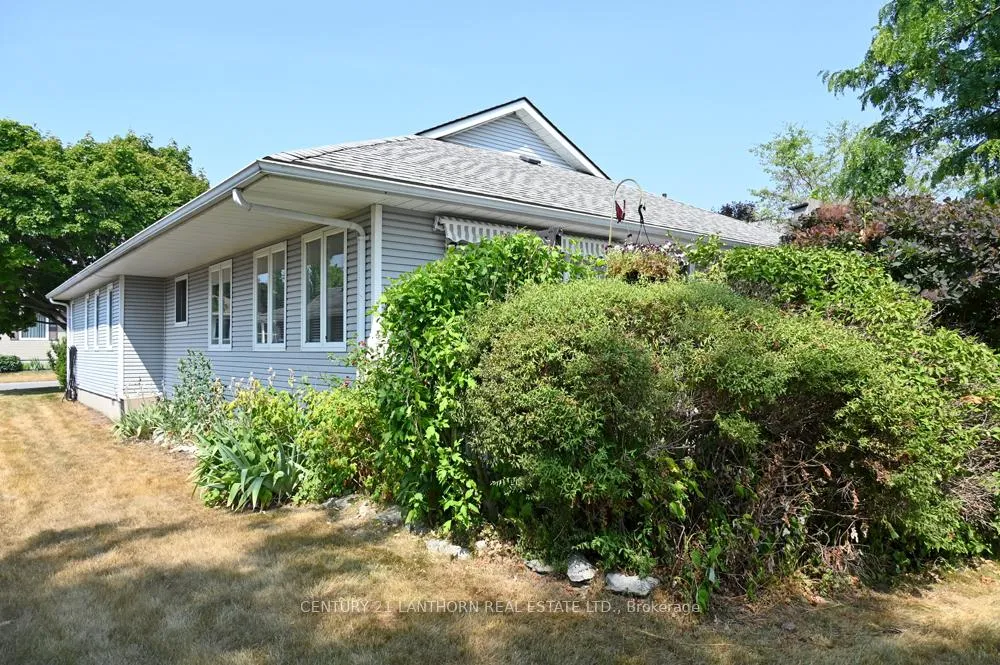 Photo 4 of 26 Heritage Drive, Prince Edward County, Wellington — HOMEH