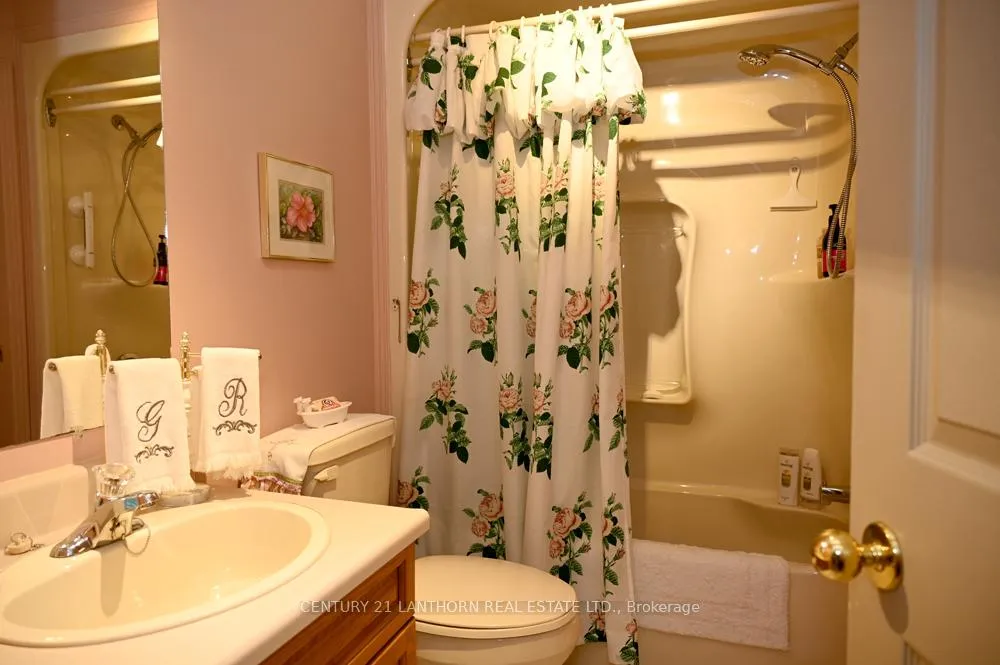 Photo 34 of 26 Heritage Drive, Prince Edward County, Wellington — HOMEH