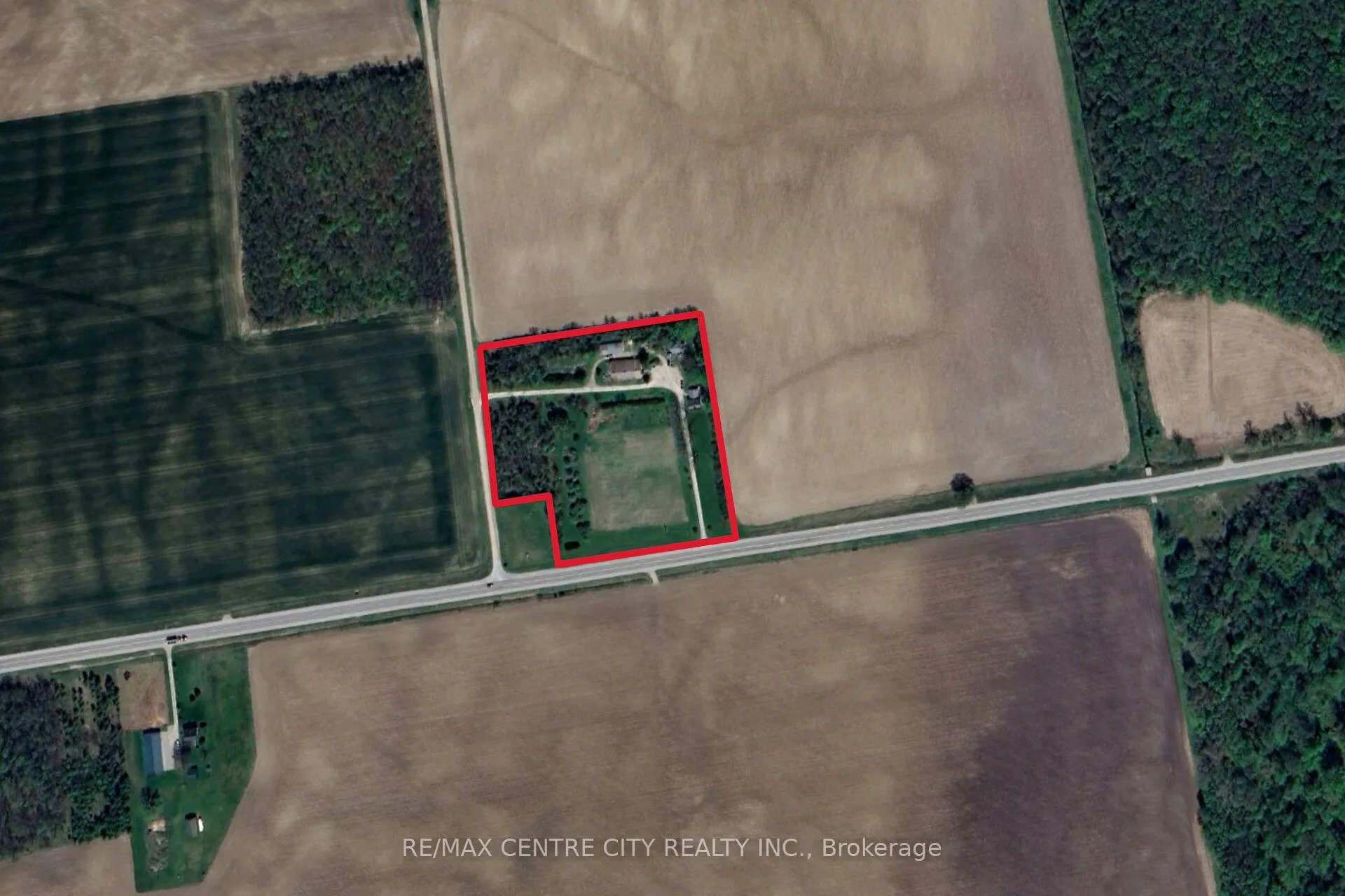 Photo 2 of 39006 Zurich-Hensall Road, Bluewater, Hensall — HOMEH