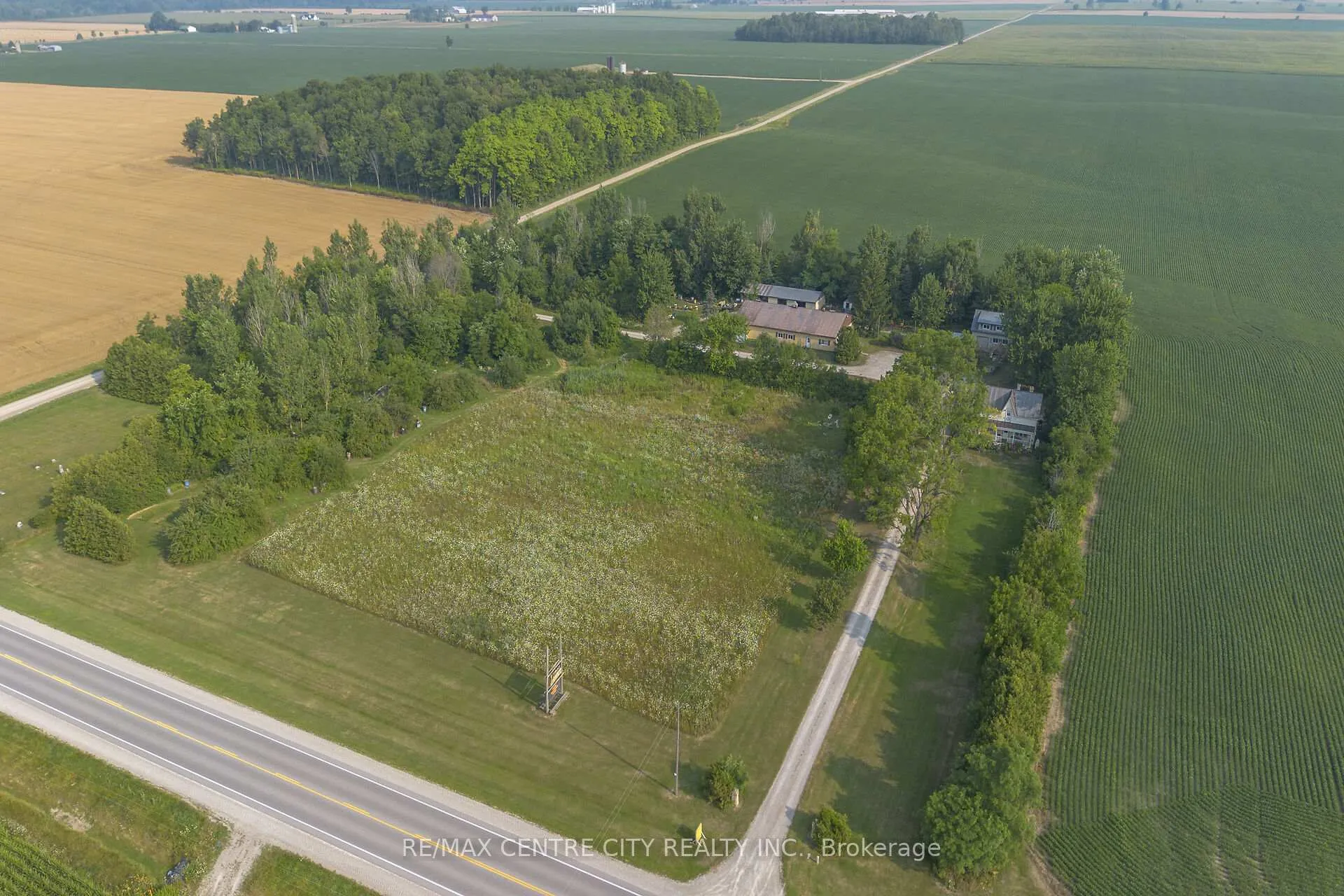 Photo 3 of 39006 Zurich-Hensall Road, Bluewater, Hensall — HOMEH
