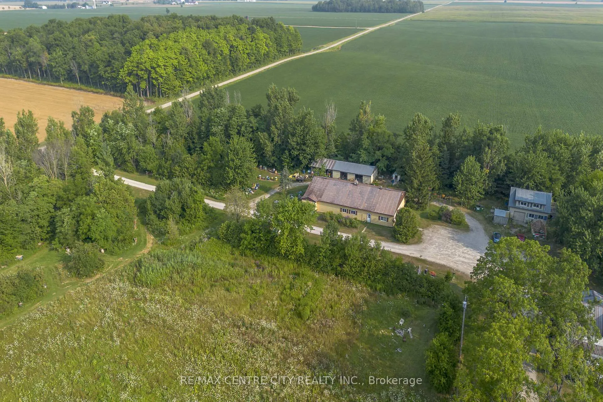 Photo 4 of 39006 Zurich-Hensall Road, Bluewater, Hensall — HOMEH