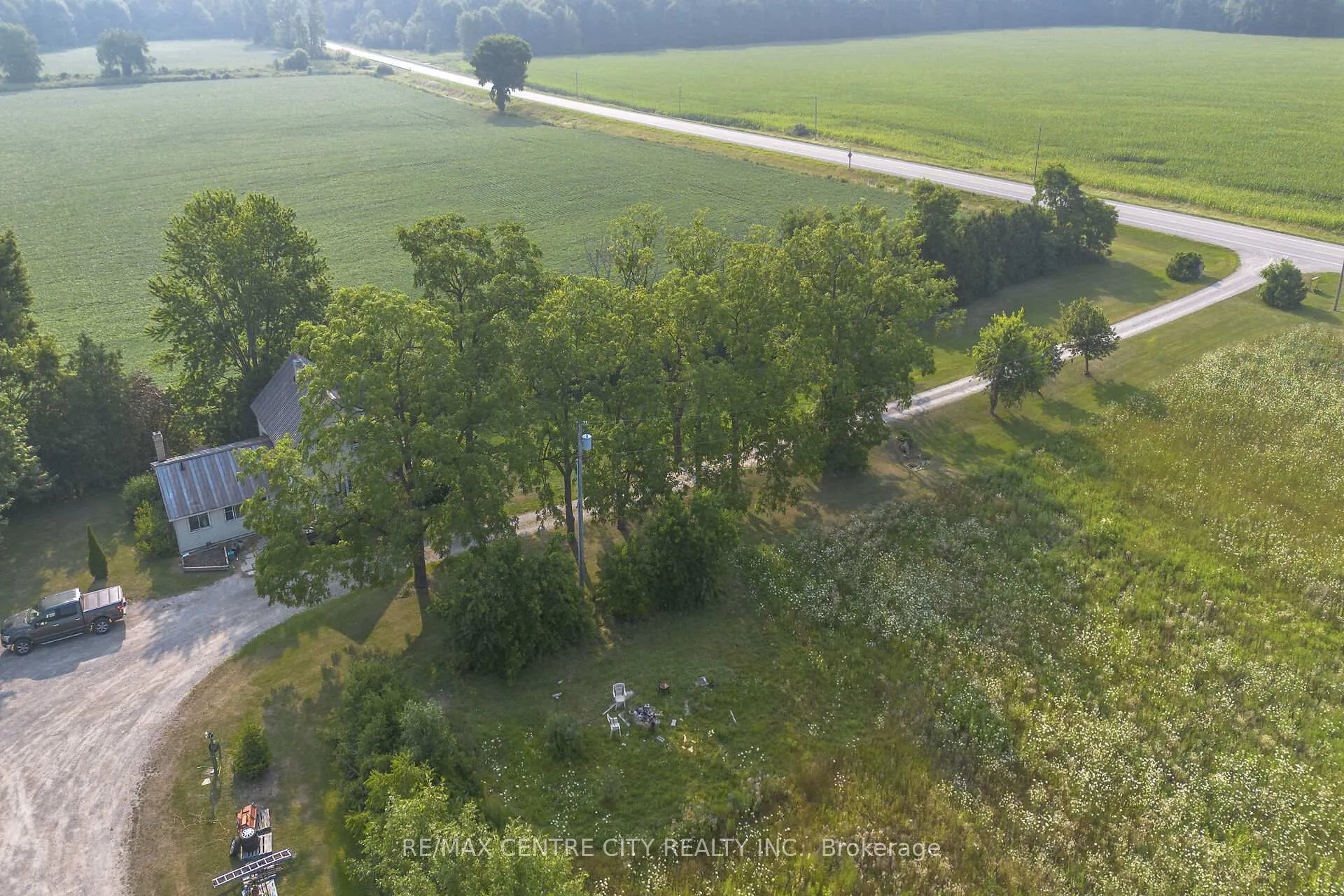 Photo 5 of 39006 Zurich-Hensall Road, Bluewater, Hensall — HOMEH