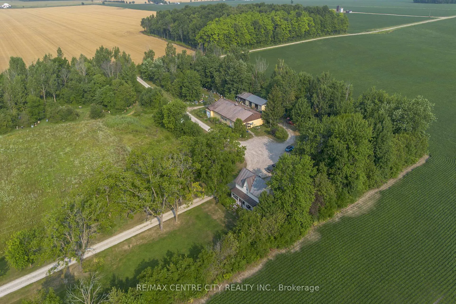 Photo 6 of 39006 Zurich-Hensall Road, Bluewater, Hensall — HOMEH