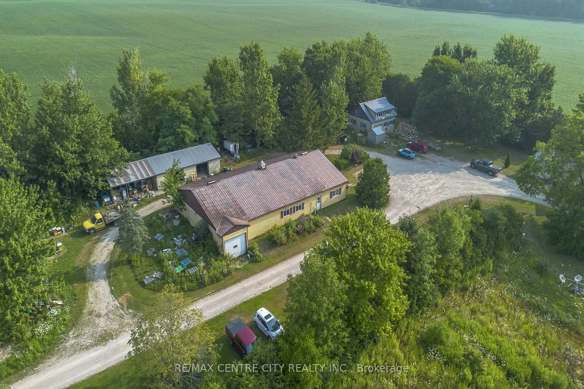 Photo 10 of 39006 Zurich-Hensall Road, Bluewater, Hensall — HOMEH