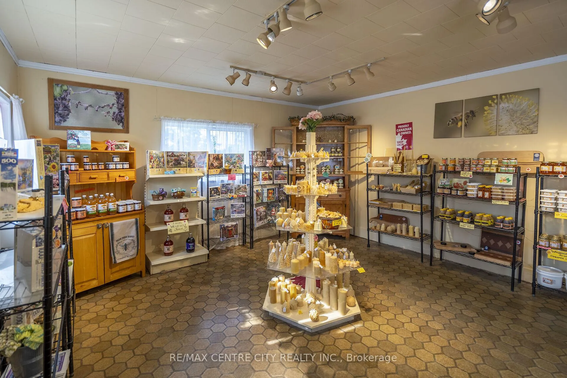 Photo 18 of 39006 Zurich-Hensall Road, Bluewater, Hensall — HOMEH