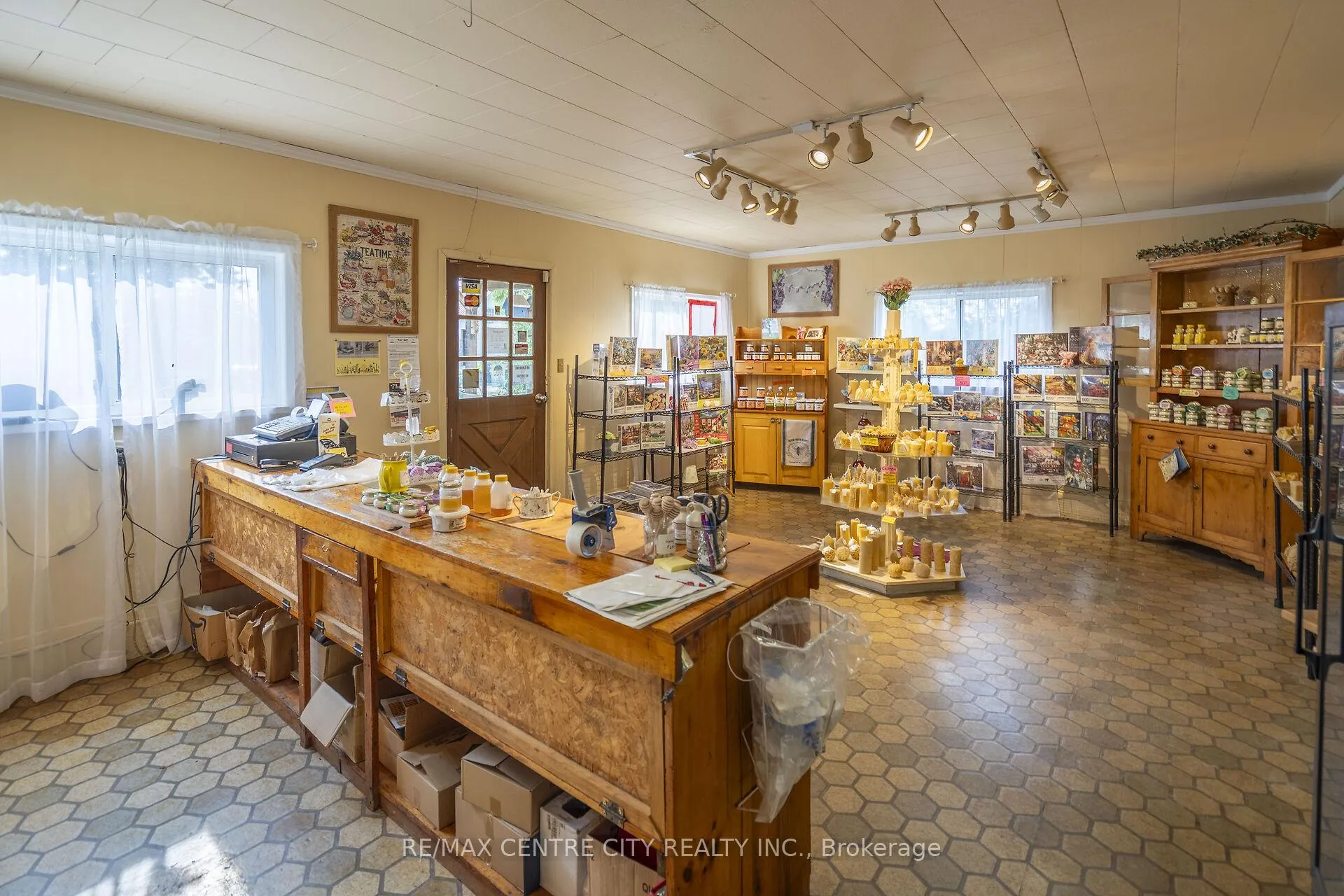Photo 20 of 39006 Zurich-Hensall Road, Bluewater, Hensall — HOMEH