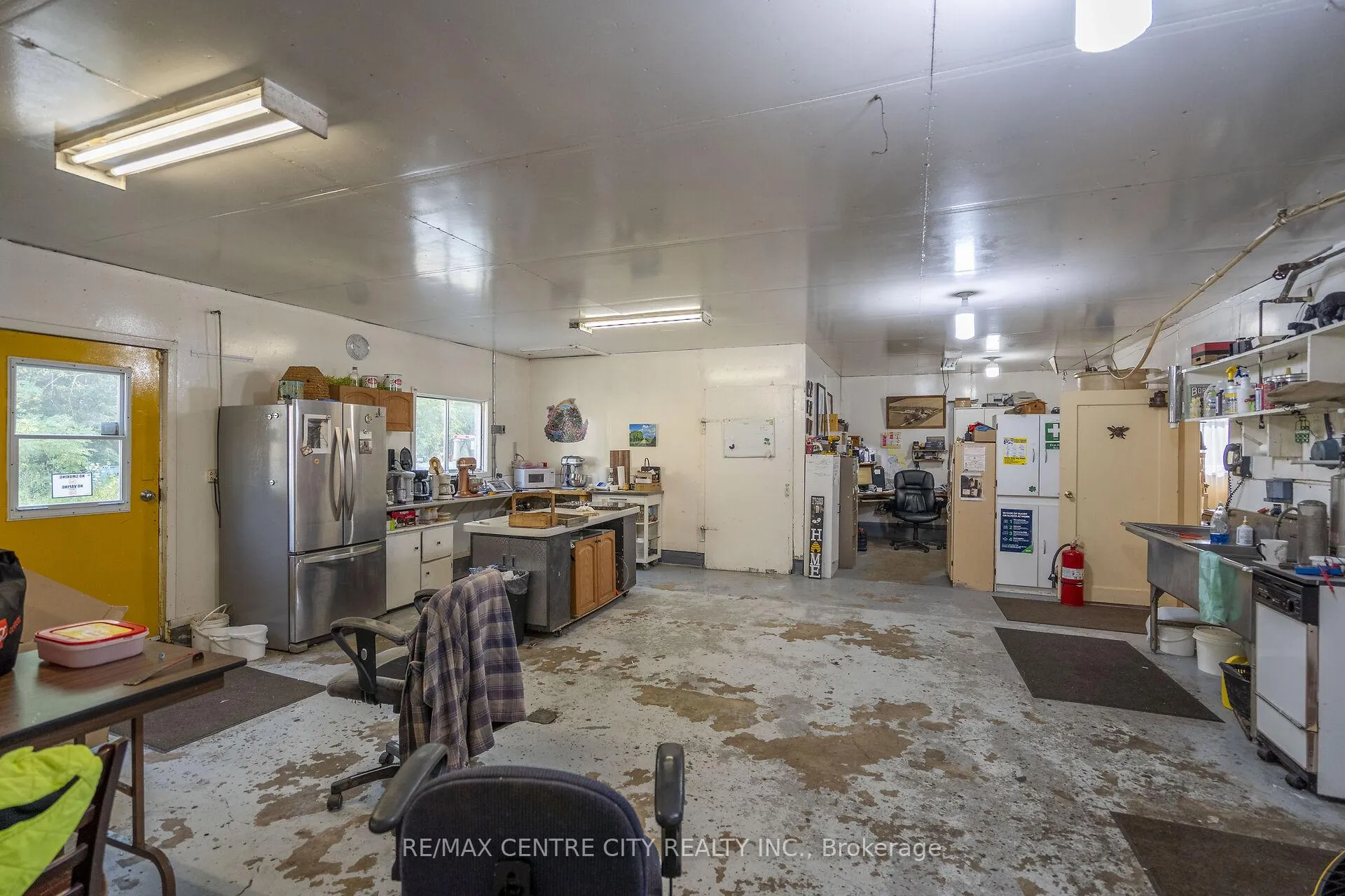 Photo 23 of 39006 Zurich-Hensall Road, Bluewater, Hensall — HOMEH