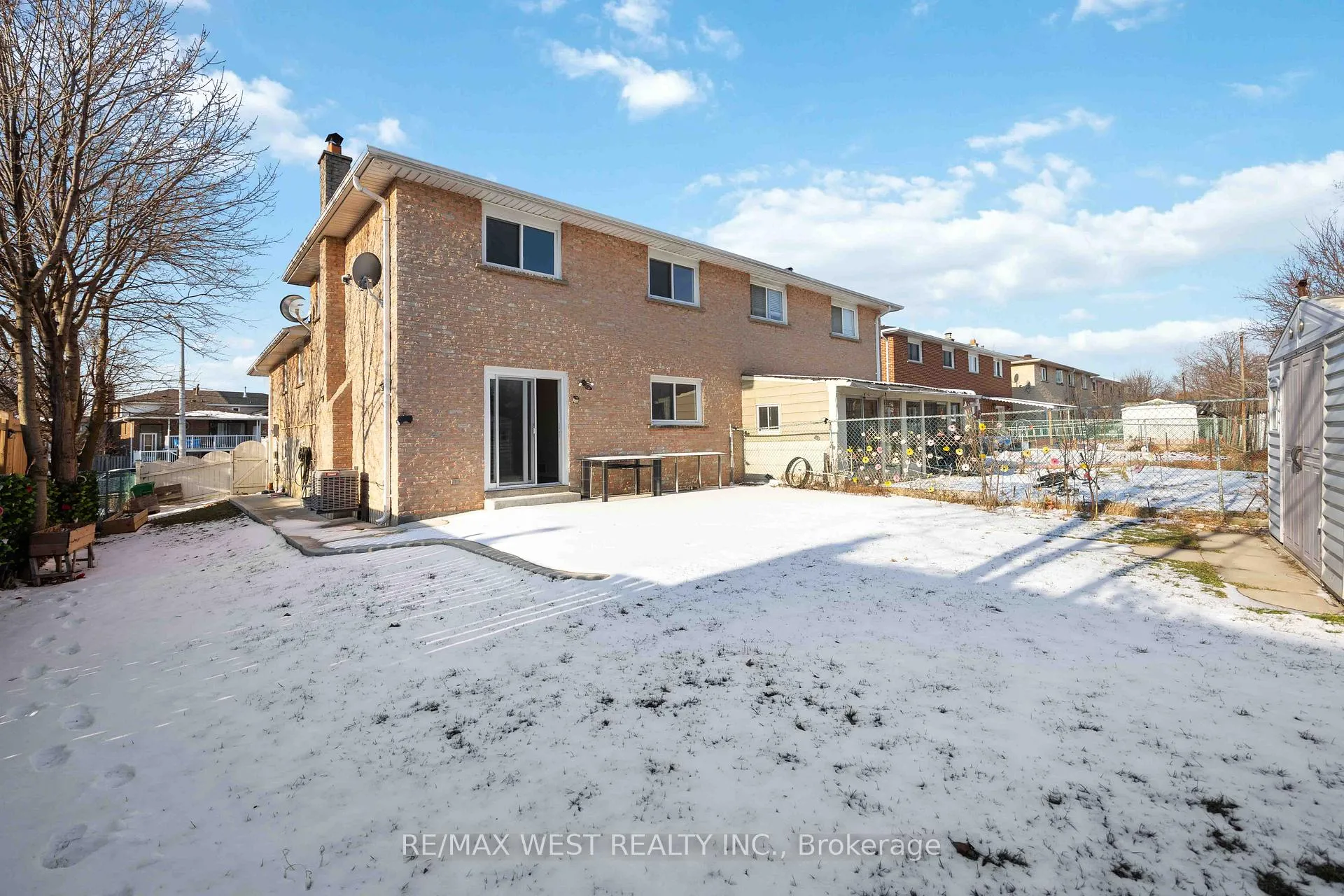 Front of 307 Royal Salisbury Way