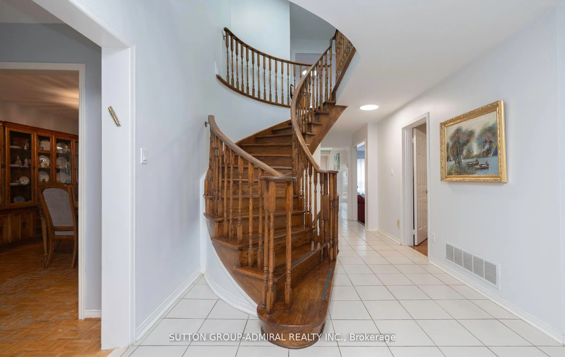 Photo 5 of 19 Maxwell Court, Vaughan, Uplands — HOMEH