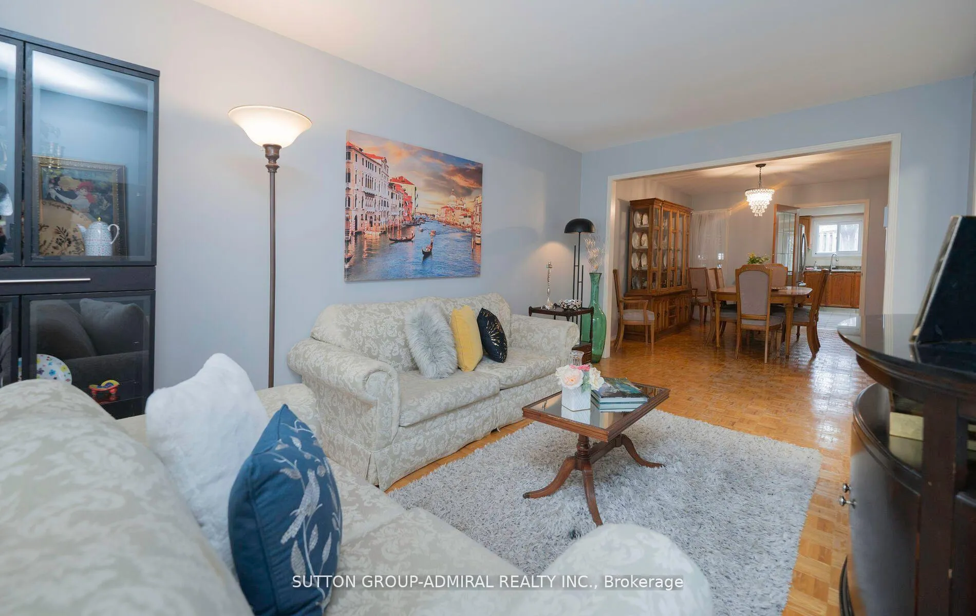 Photo 7 of 19 Maxwell Court, Vaughan, Uplands — HOMEH