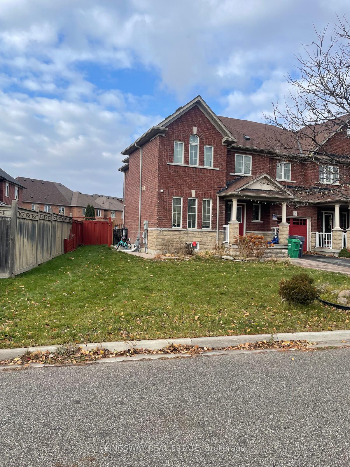 Photo 3 of Unit Bsmt, 29 Burnstown Circle, Brampton, Bram East — HOMEH
