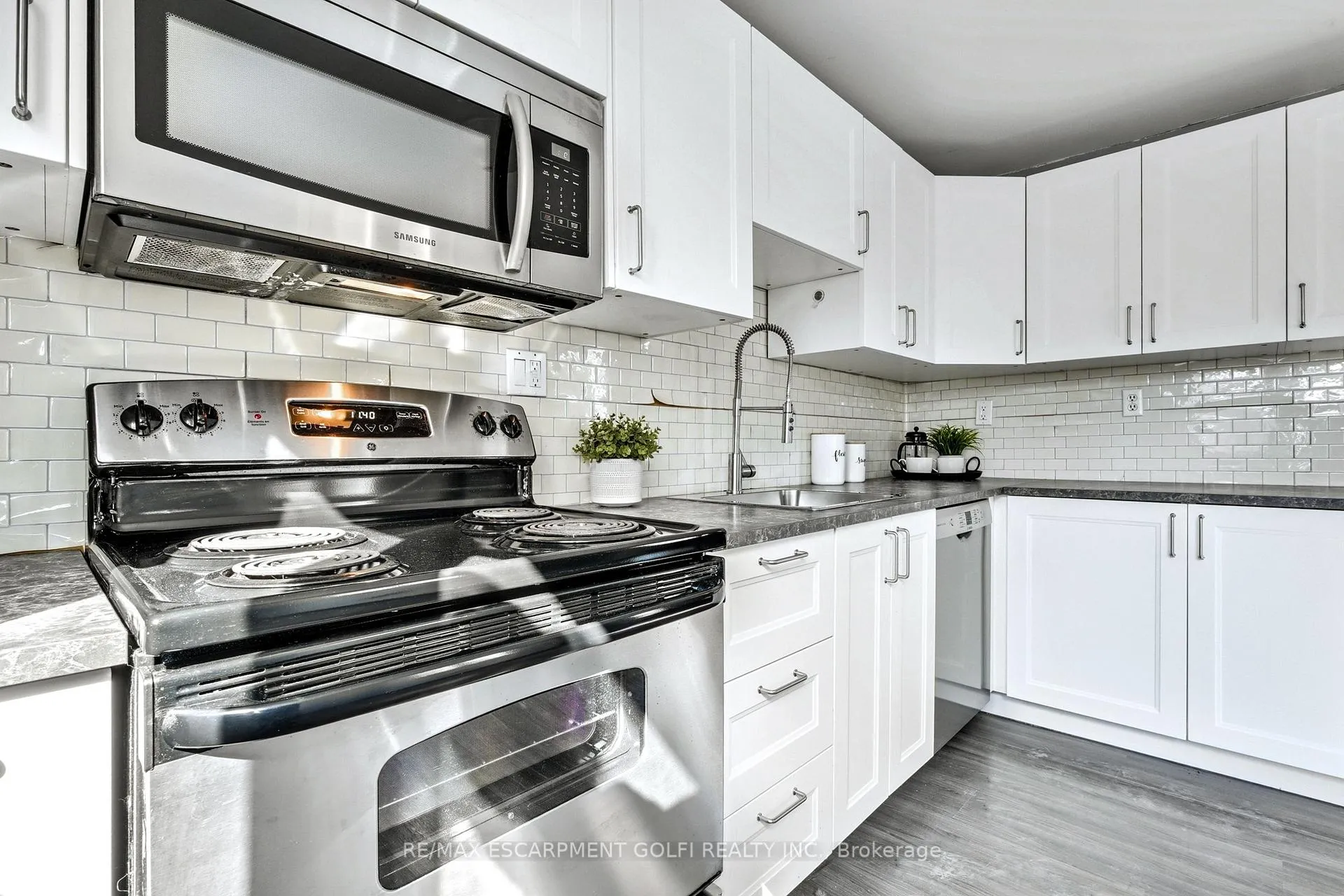 Photo 16 of 381 Herkimer Street, Hamilton, Kirkendall — HOMEH