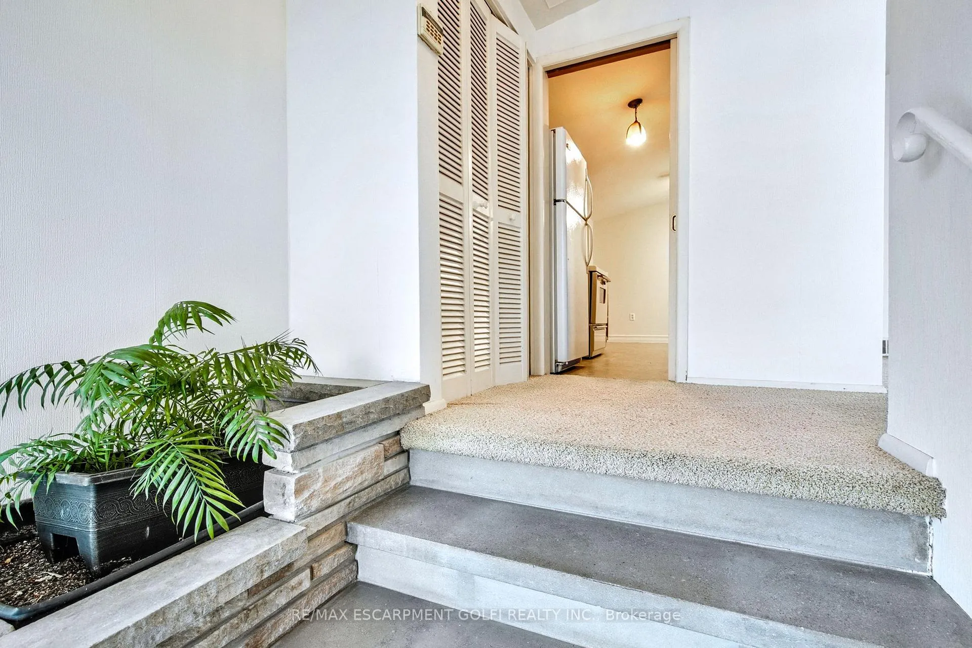 Photo 5 of 60 Sunrise Drive, Hamilton, Greenford — HOMEH