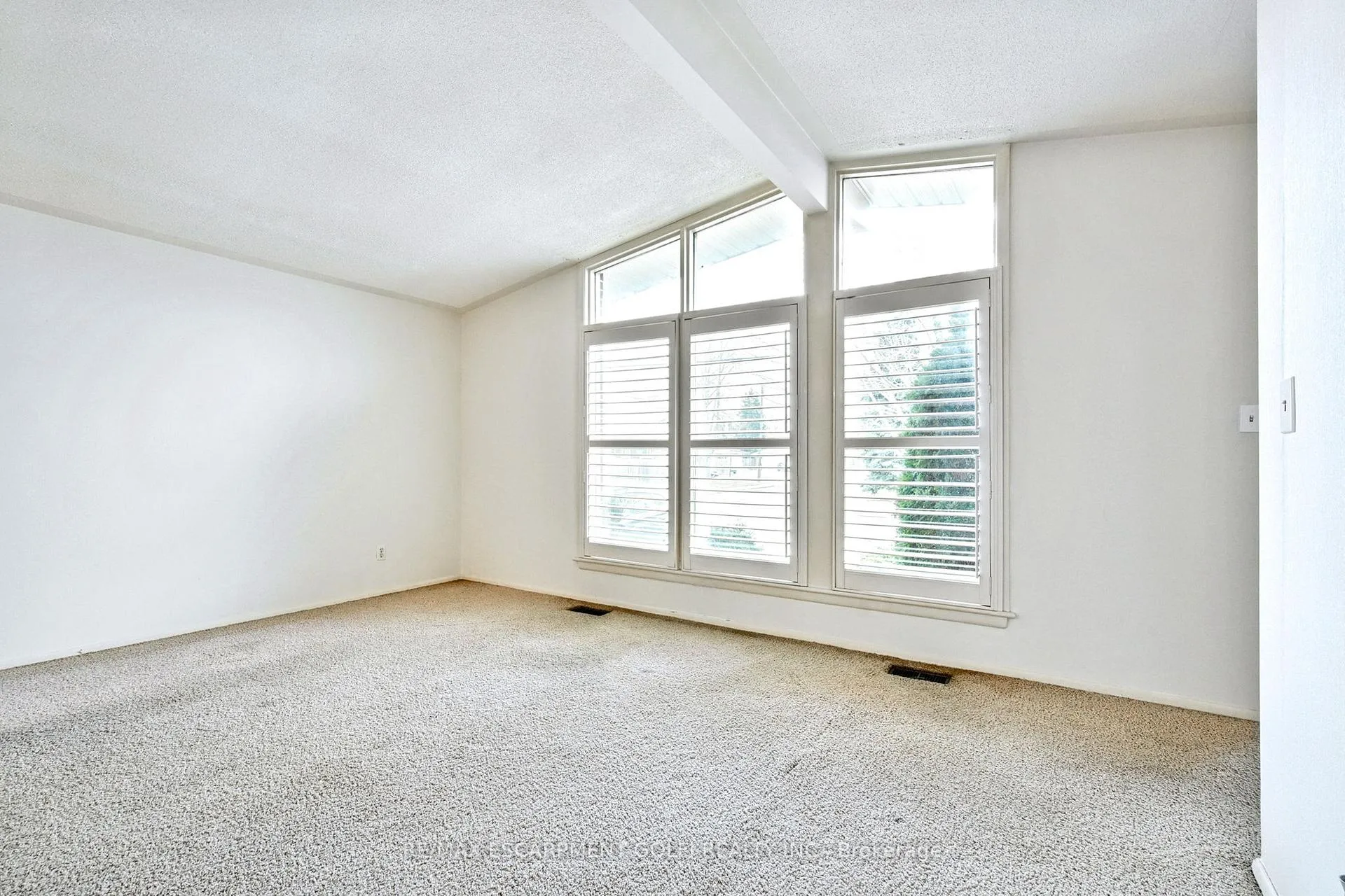 Photo 8 of 60 Sunrise Drive, Hamilton, Greenford — HOMEH