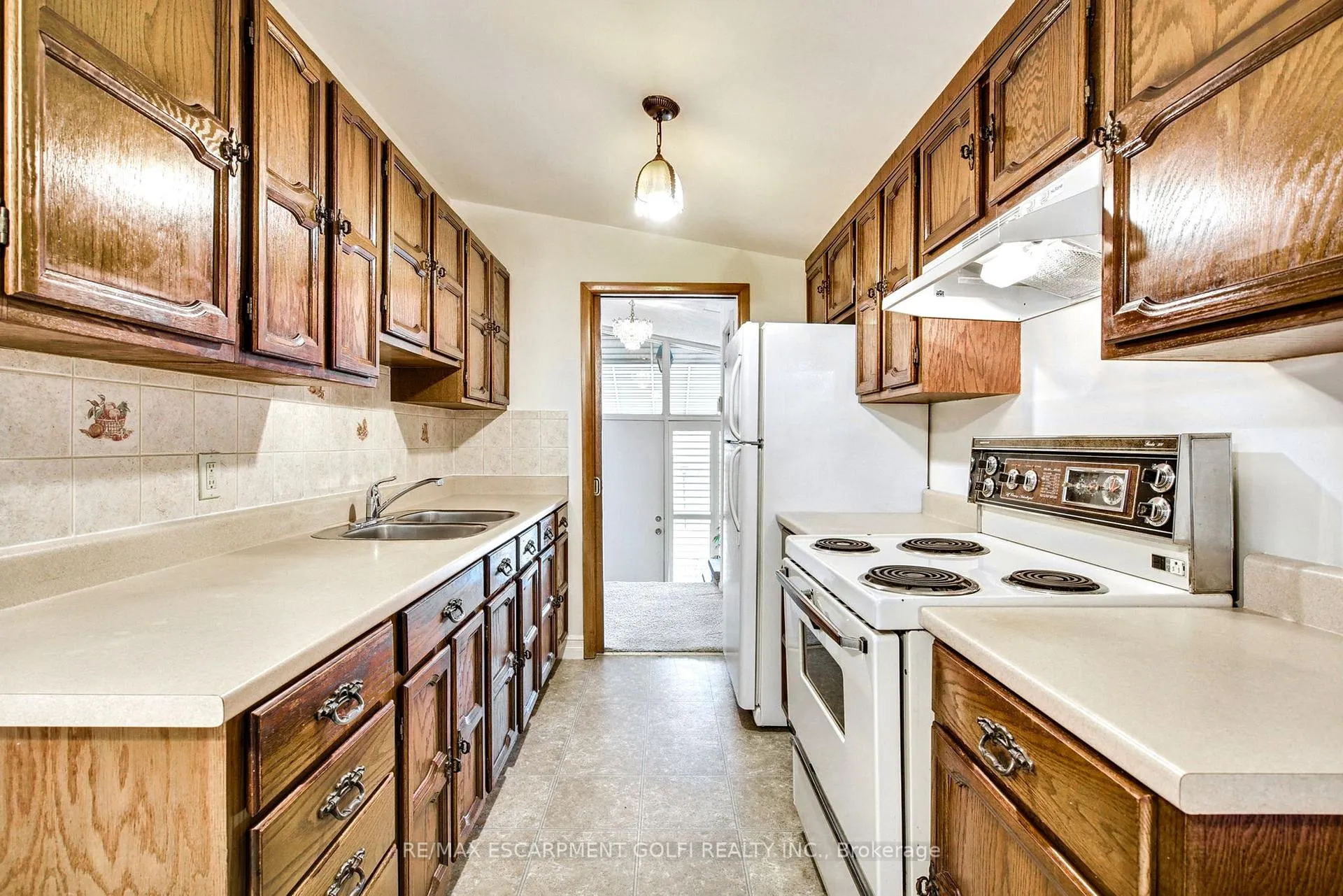 Photo 15 of 60 Sunrise Drive, Hamilton, Greenford — HOMEH