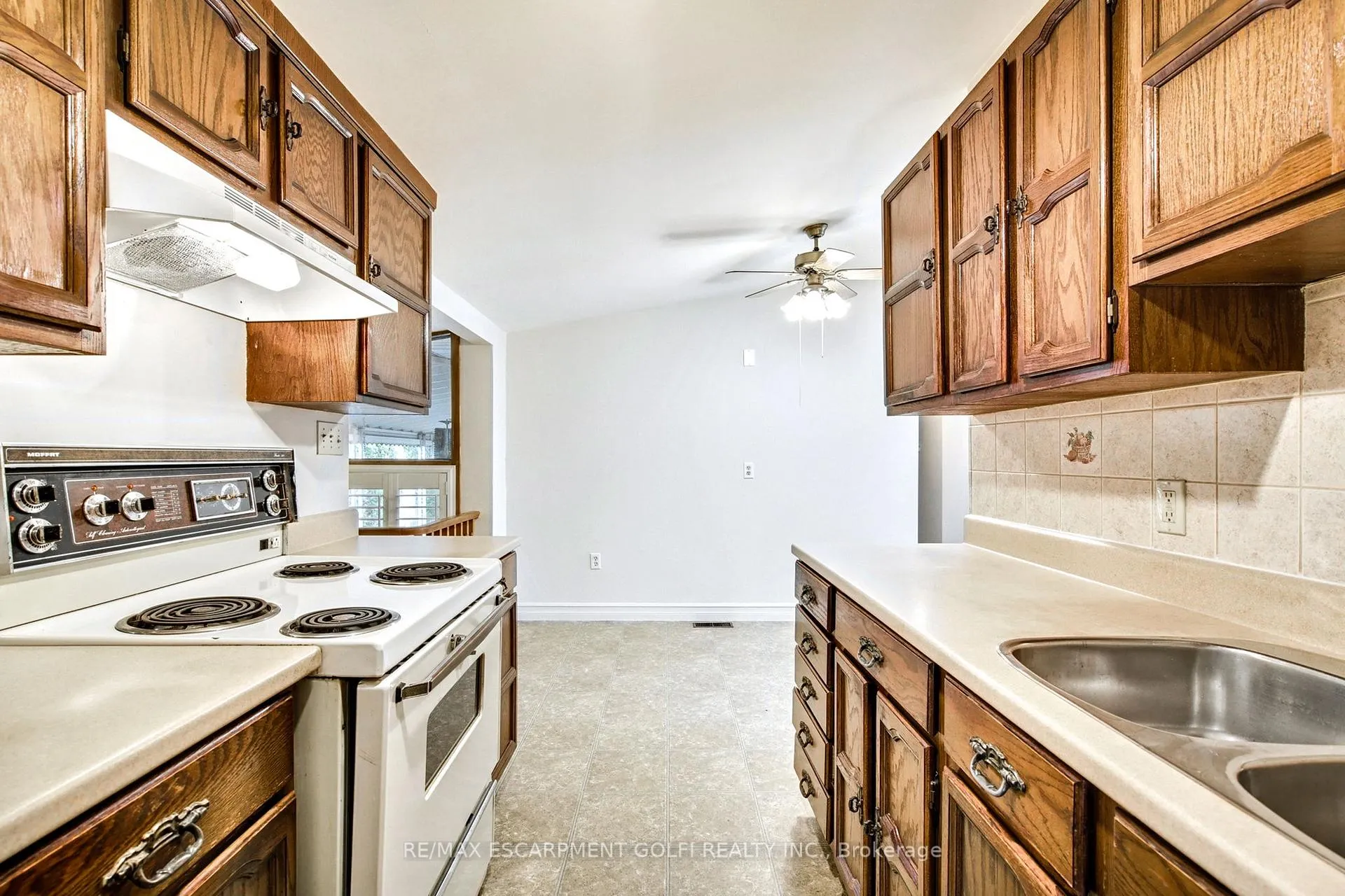 Photo 16 of 60 Sunrise Drive, Hamilton, Greenford — HOMEH