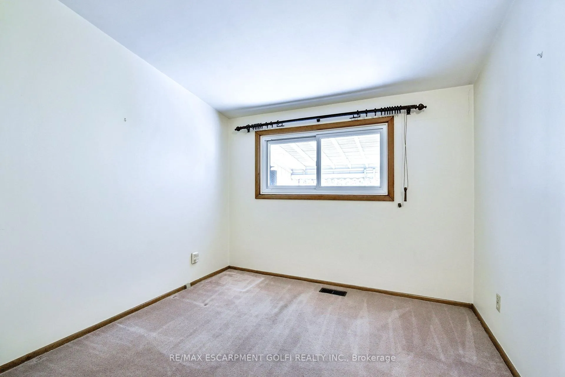 Photo 19 of 60 Sunrise Drive, Hamilton, Greenford — HOMEH