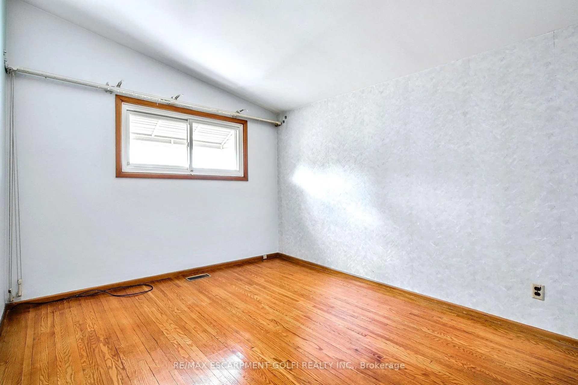 Photo 21 of 60 Sunrise Drive, Hamilton, Greenford — HOMEH