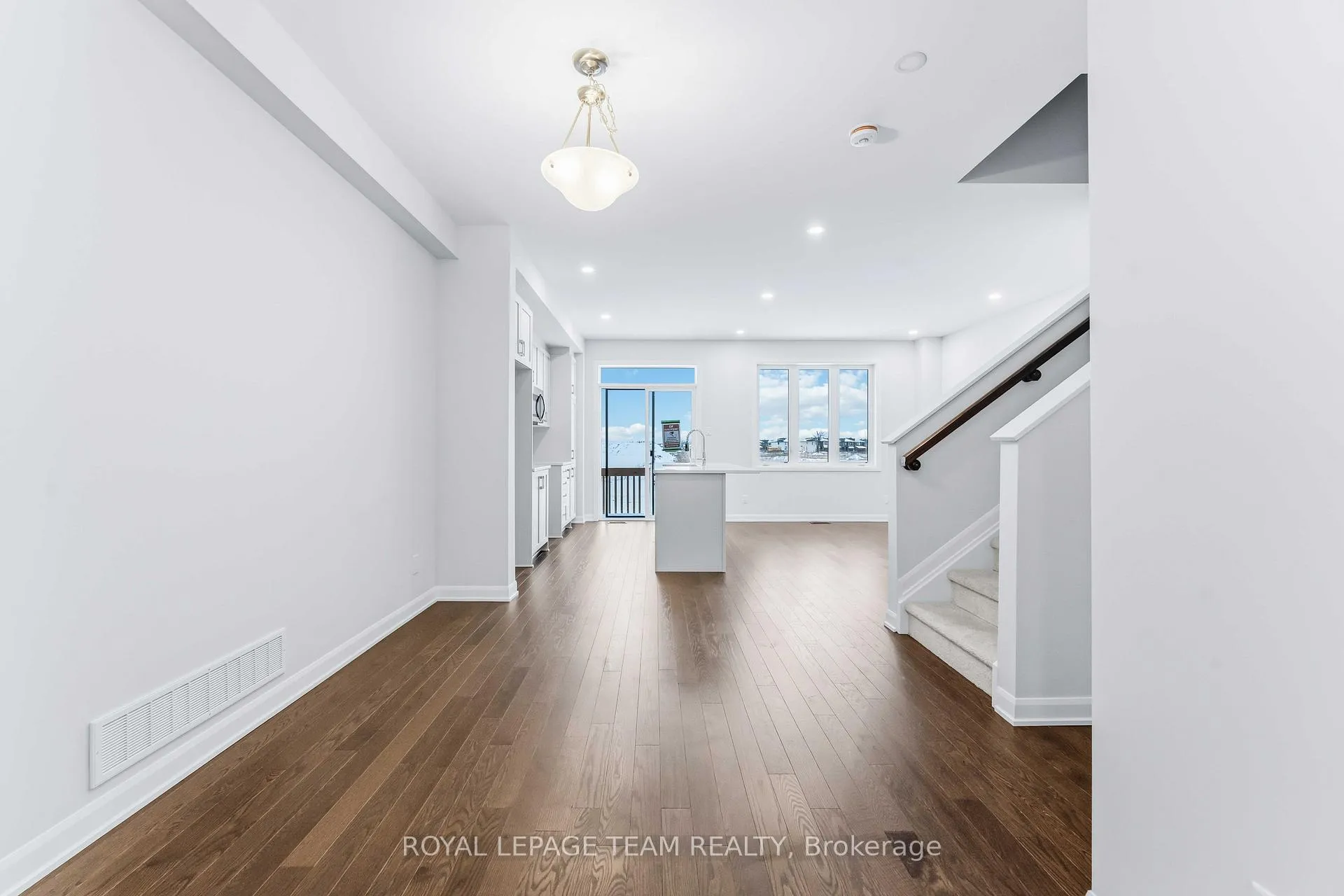 Photo 3 of 742 Fairline Row, Ottawa, Kanata - Emerald Meadows/Trailwest — HOMEH