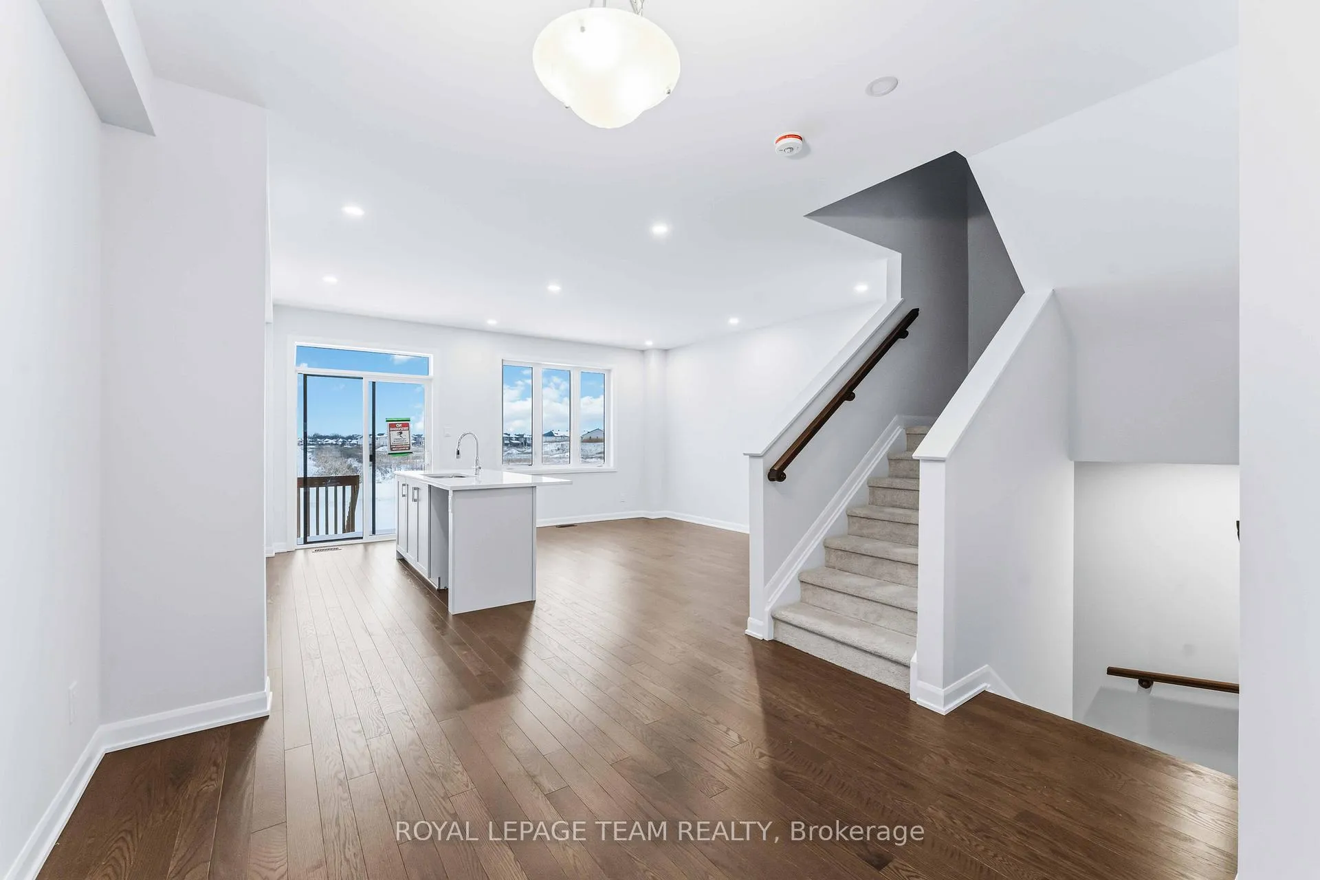 Photo 4 of 742 Fairline Row, Ottawa, Kanata - Emerald Meadows/Trailwest — HOMEH