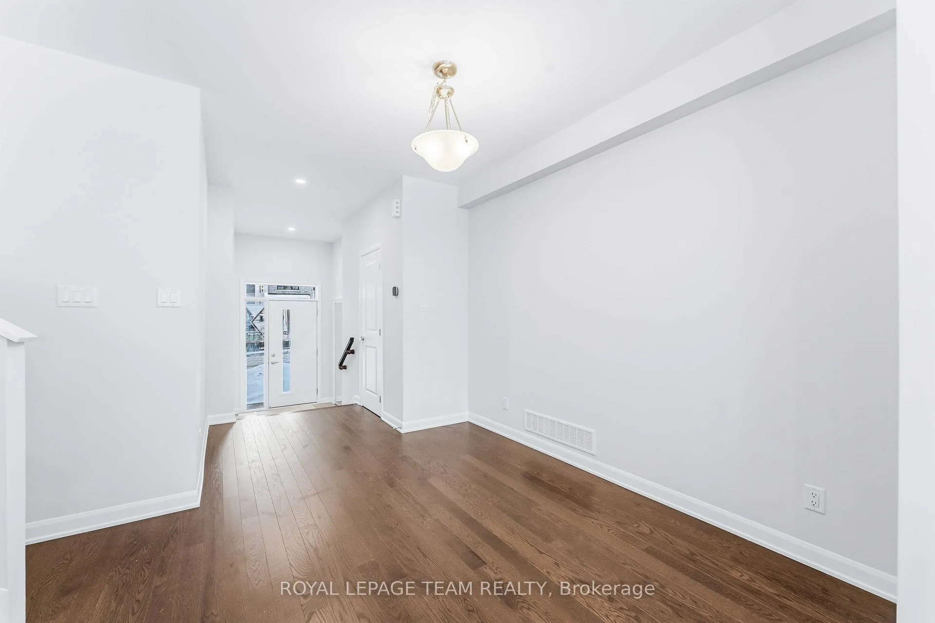 Photo 6 of 742 Fairline Row, Ottawa, Kanata - Emerald Meadows/Trailwest — HOMEH
