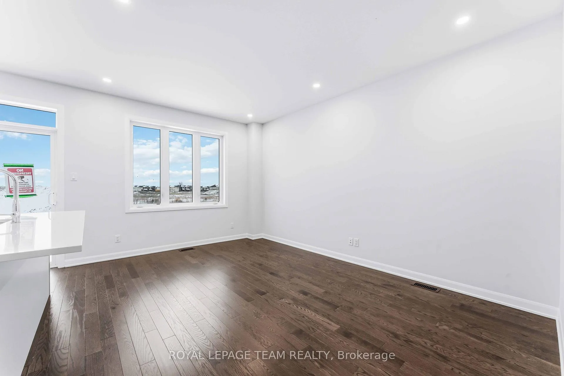 Photo 8 of 742 Fairline Row, Ottawa, Kanata - Emerald Meadows/Trailwest — HOMEH
