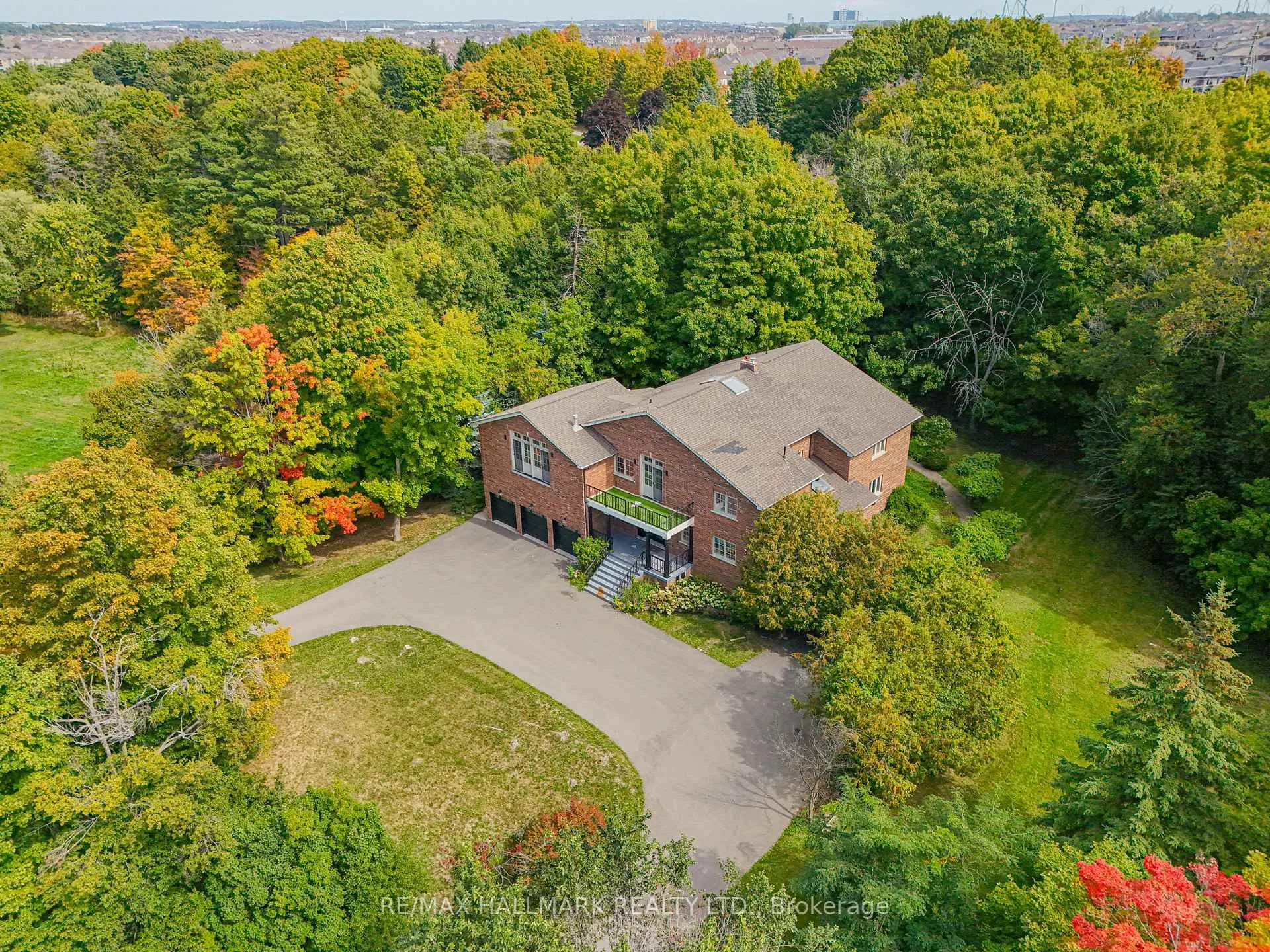 Photo 2 of 61 Petermar Drive, Vaughan, Vellore Village — HOMEH