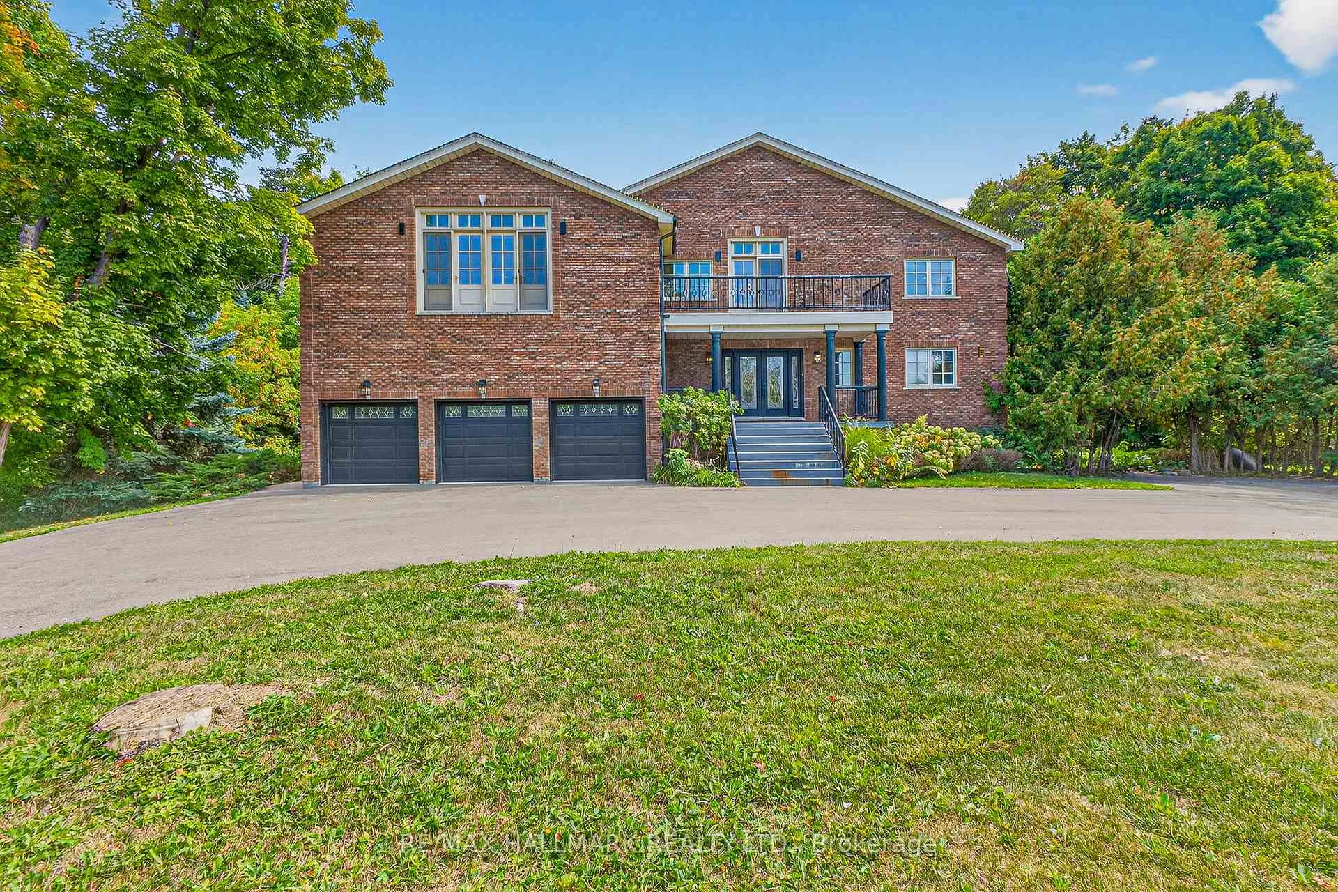 Photo 4 of 61 Petermar Drive, Vaughan, Vellore Village — HOMEH