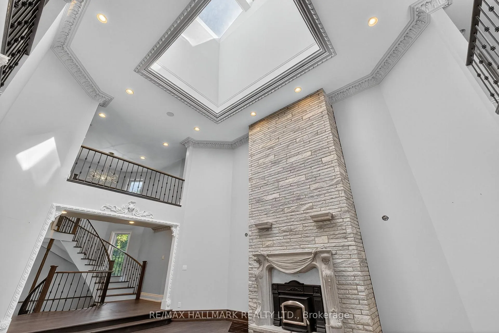 Photo 7 of 61 Petermar Drive, Vaughan, Vellore Village — HOMEH