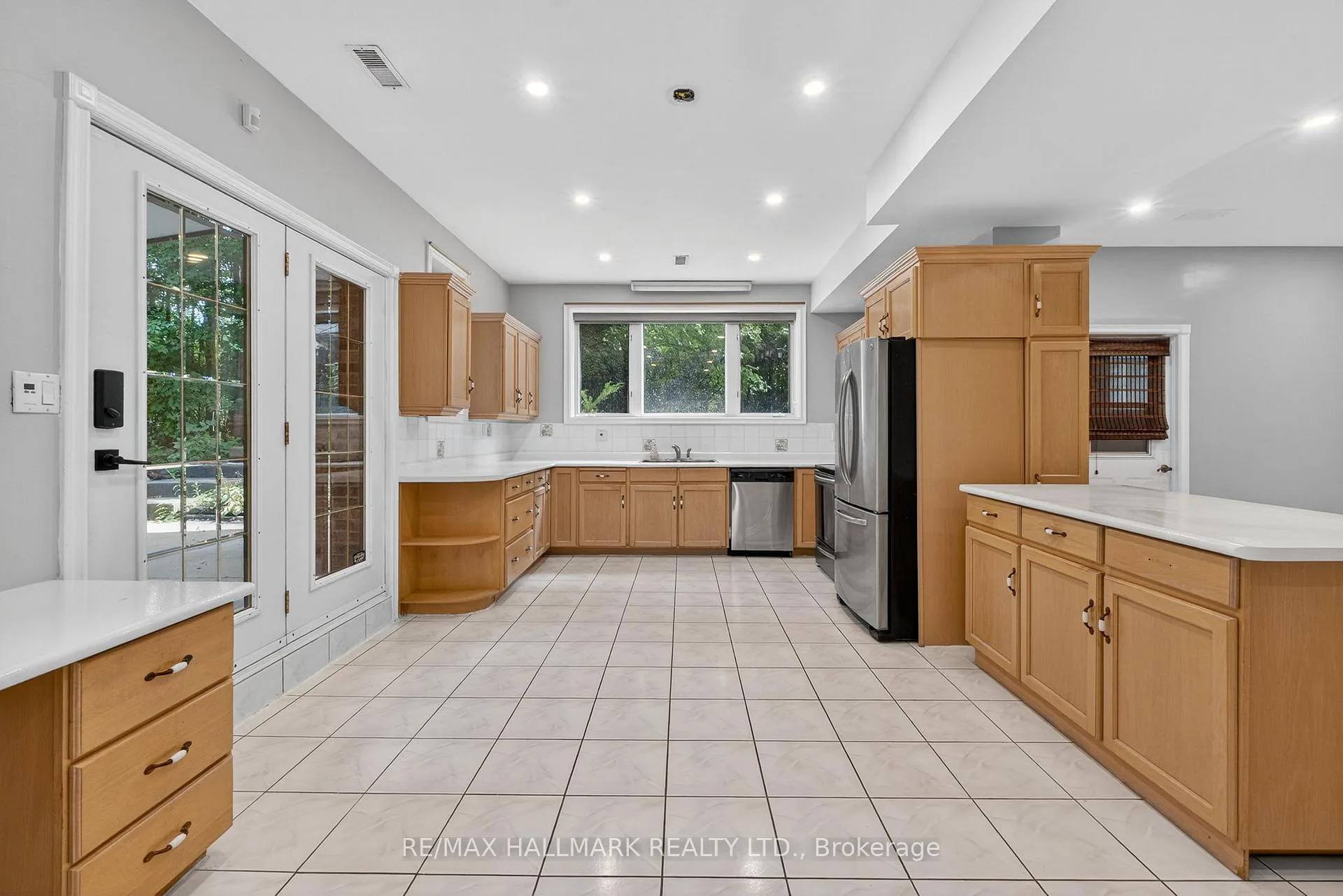 Photo 43 of 61 Petermar Drive, Vaughan, Vellore Village — HOMEH