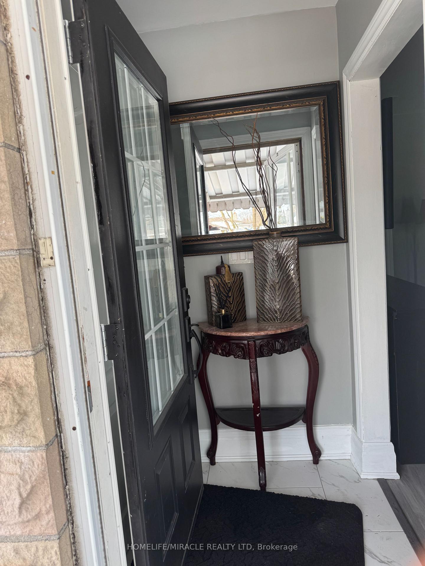 Photo 3 of Unit Upper Level, 52 Simpson ( Upper Level ) Avenue, Clarington, Bowmanville — HOMEH