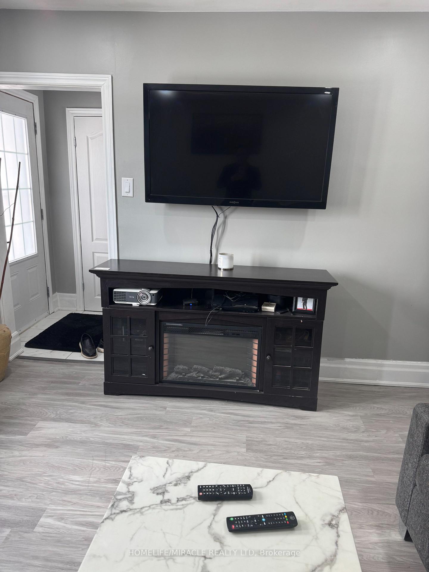 Photo 4 of Unit Upper Level, 52 Simpson ( Upper Level ) Avenue, Clarington, Bowmanville — HOMEH