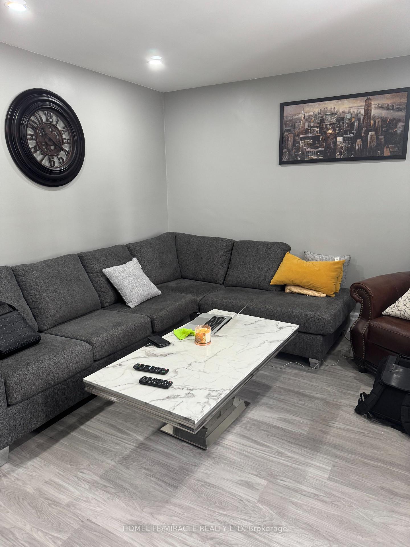 Photo 5 of Unit Upper Level, 52 Simpson ( Upper Level ) Avenue, Clarington, Bowmanville — HOMEH