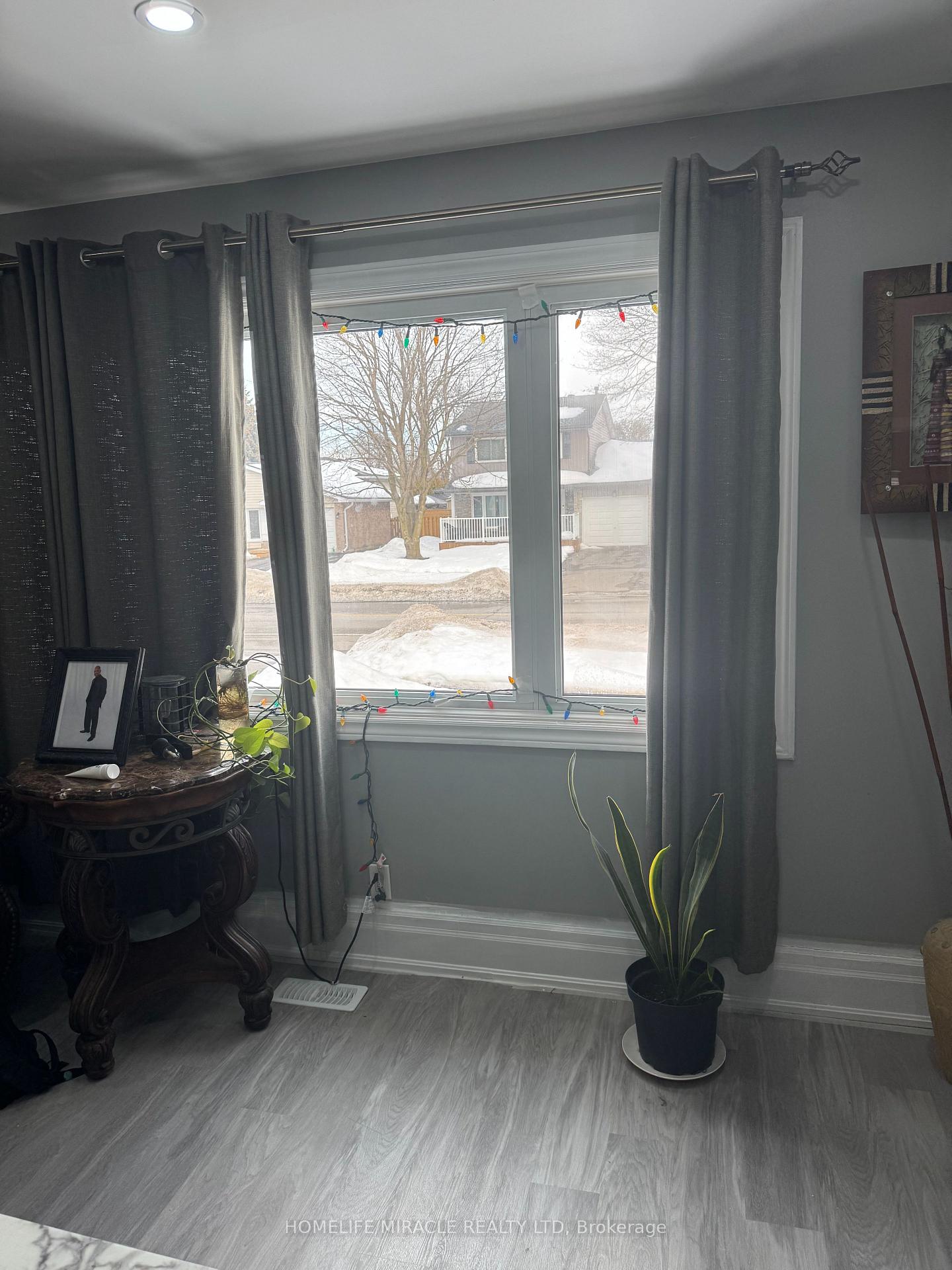 Photo 6 of Unit Upper Level, 52 Simpson ( Upper Level ) Avenue, Clarington, Bowmanville — HOMEH
