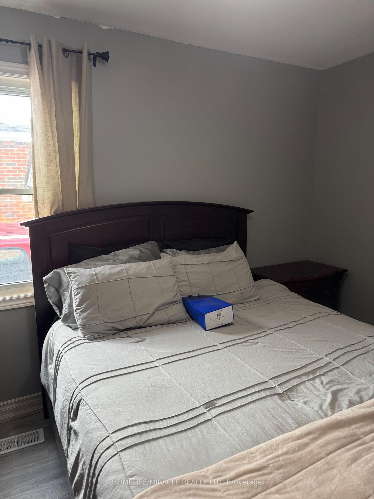 Photo 10 of Unit Upper Level, 52 Simpson ( Upper Level ) Avenue, Clarington, Bowmanville — HOMEH